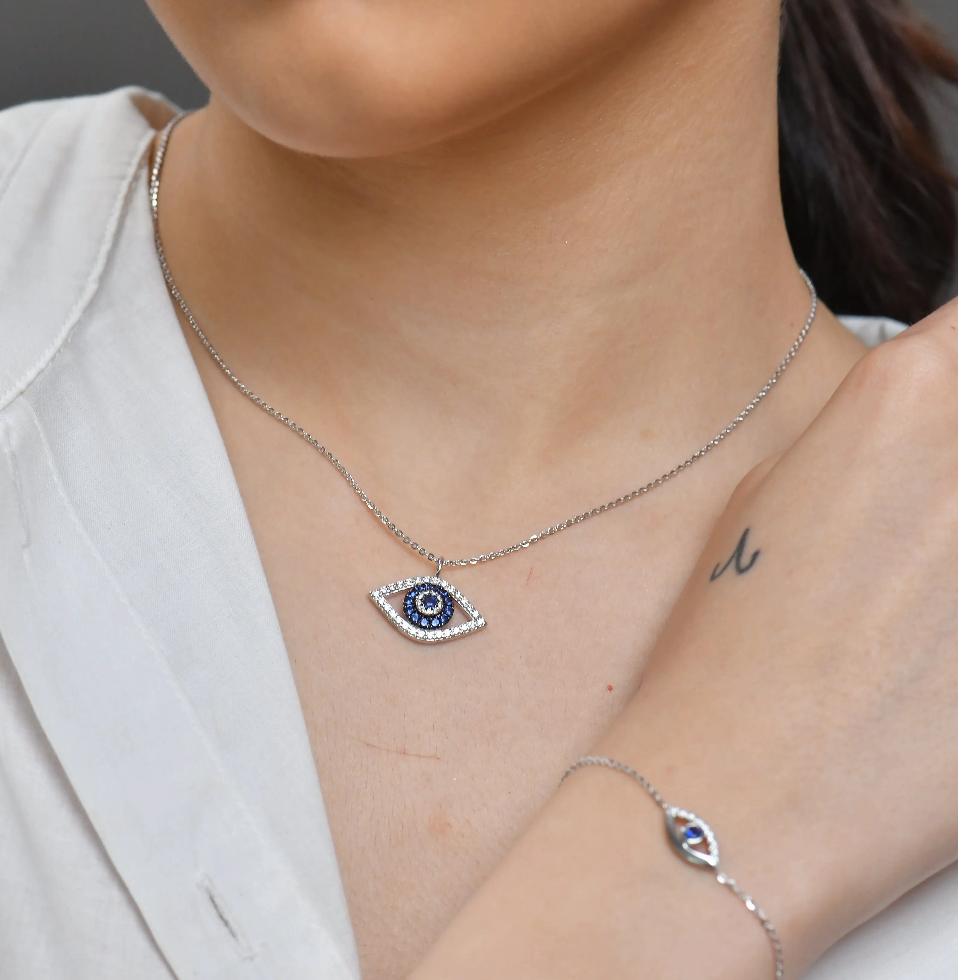 0.38 TW Diamond and Sapphire Evil Eye Pendant 18k Gold 4.76 gms
