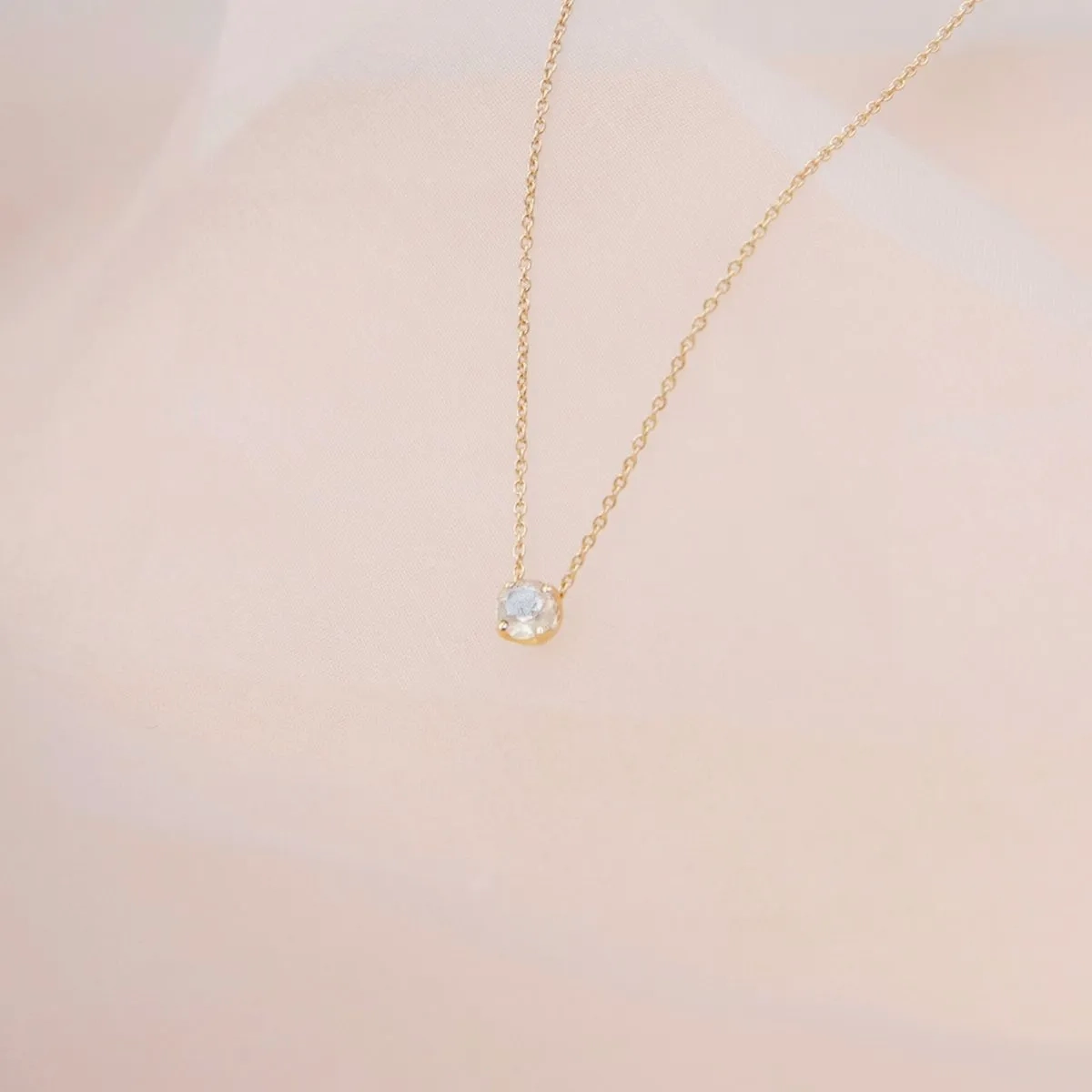 10K Gold Necklace w. Moonstone
