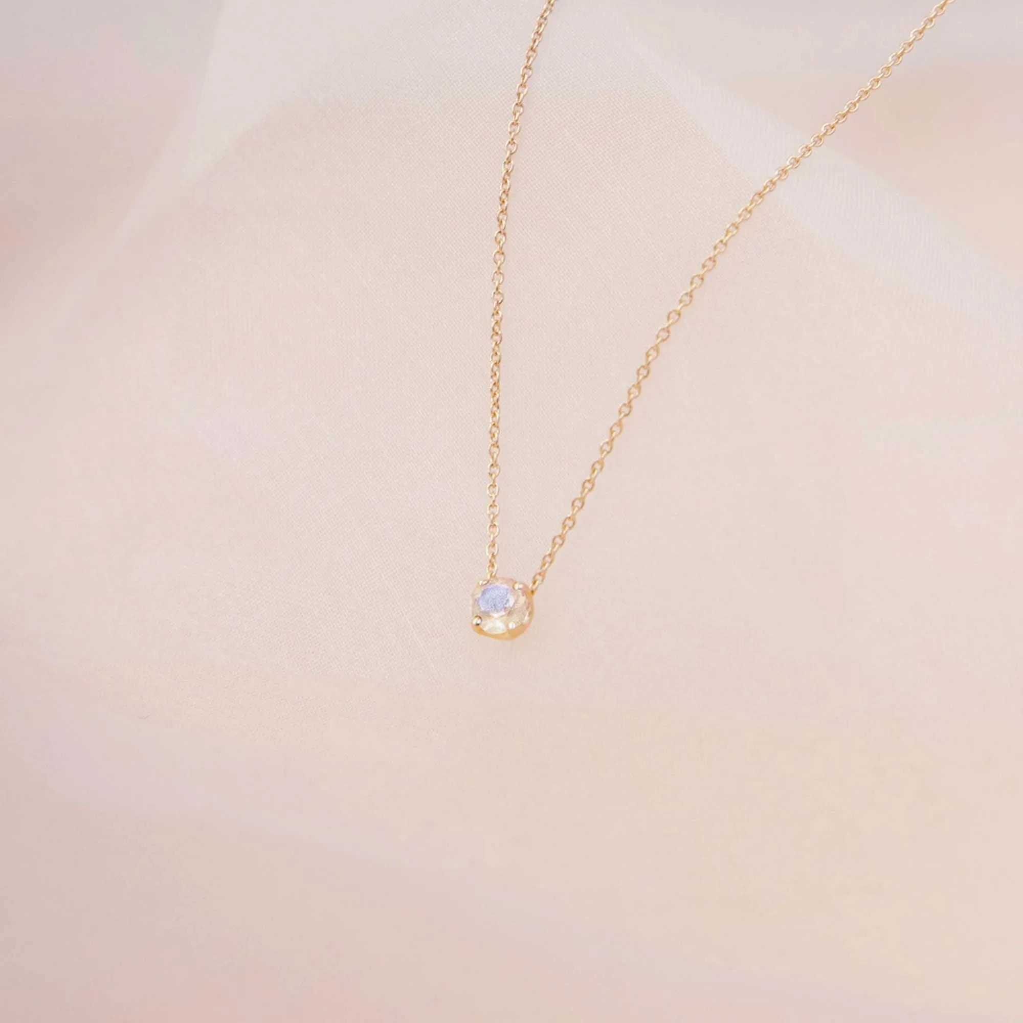 10K Gold Necklace w. Moonstone