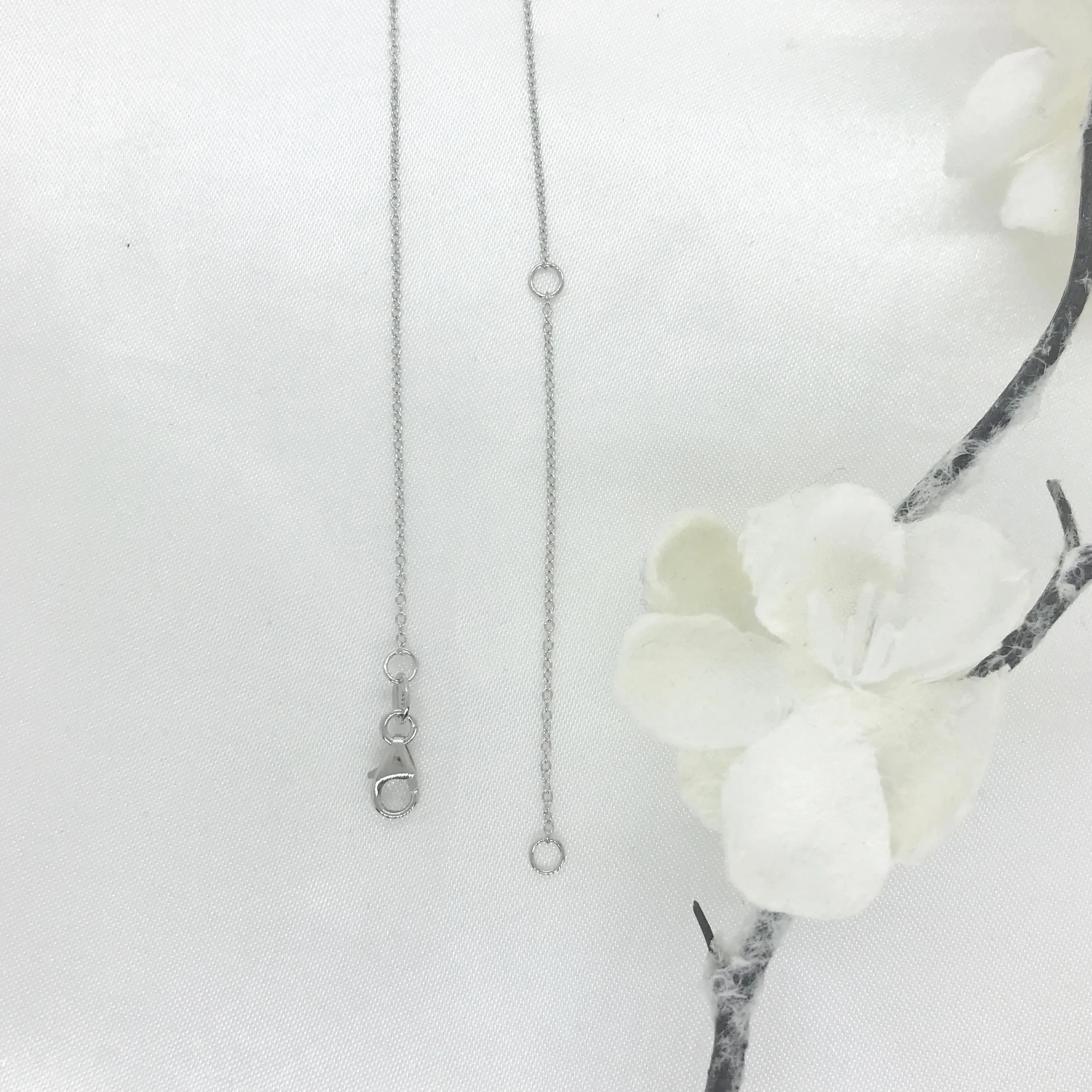10k White Gold CZ Circle Necklace