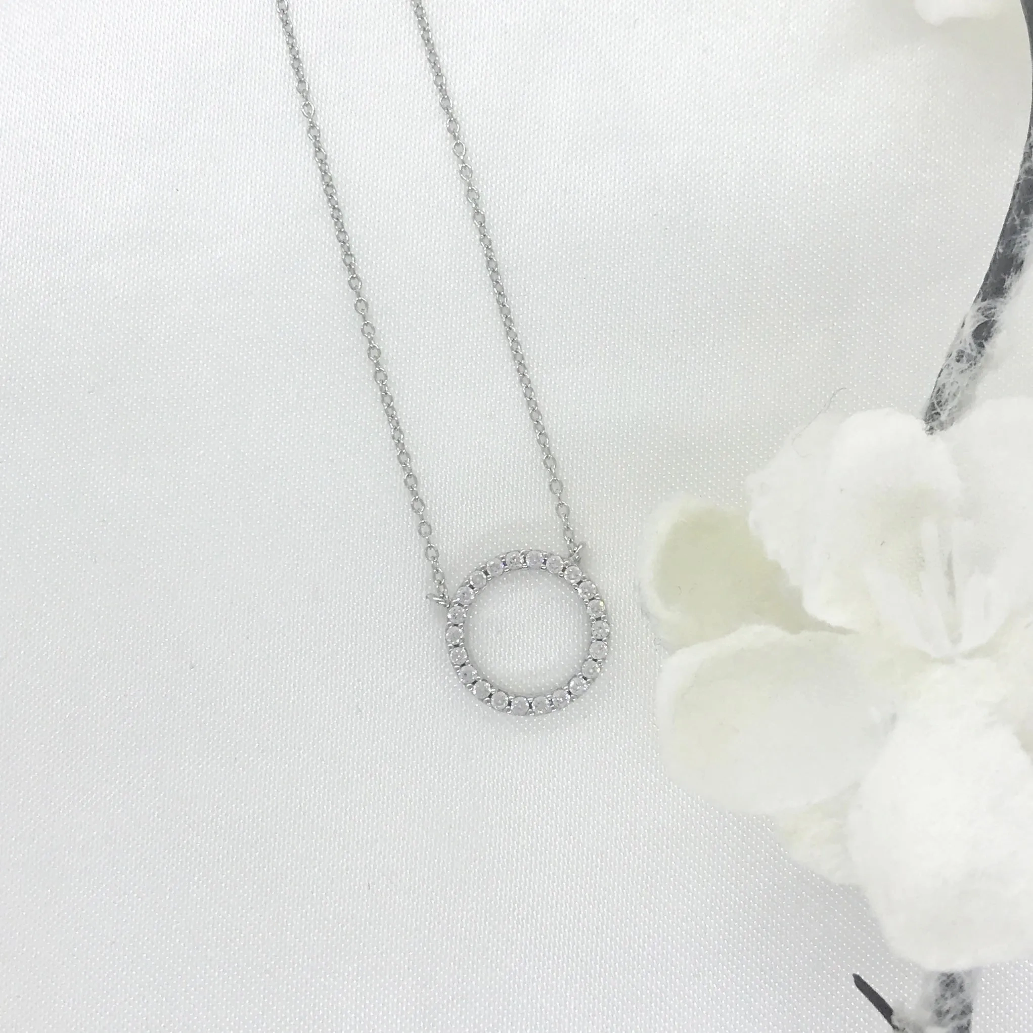 10k White Gold CZ Circle Necklace
