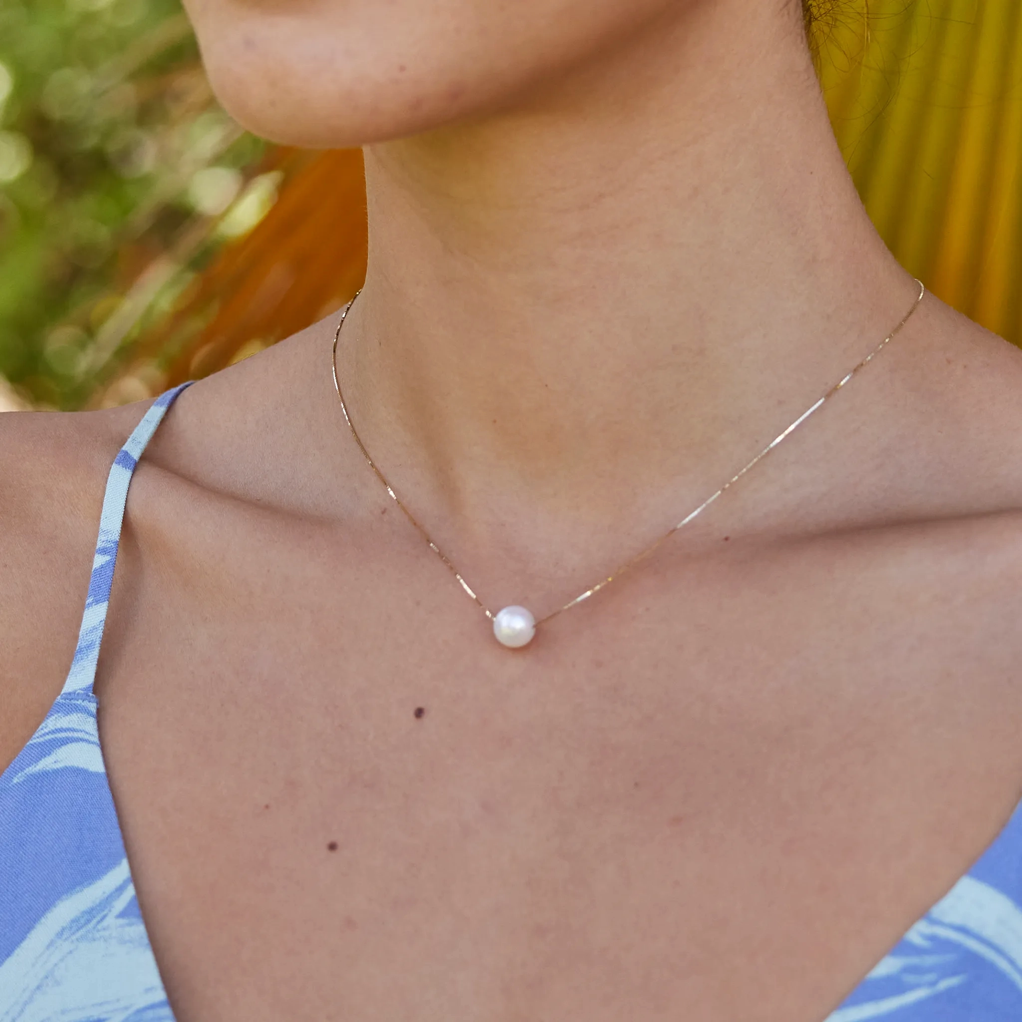 16-18&quot; Adjustable Akoya White Pearl Necklace in Gold - 8mm