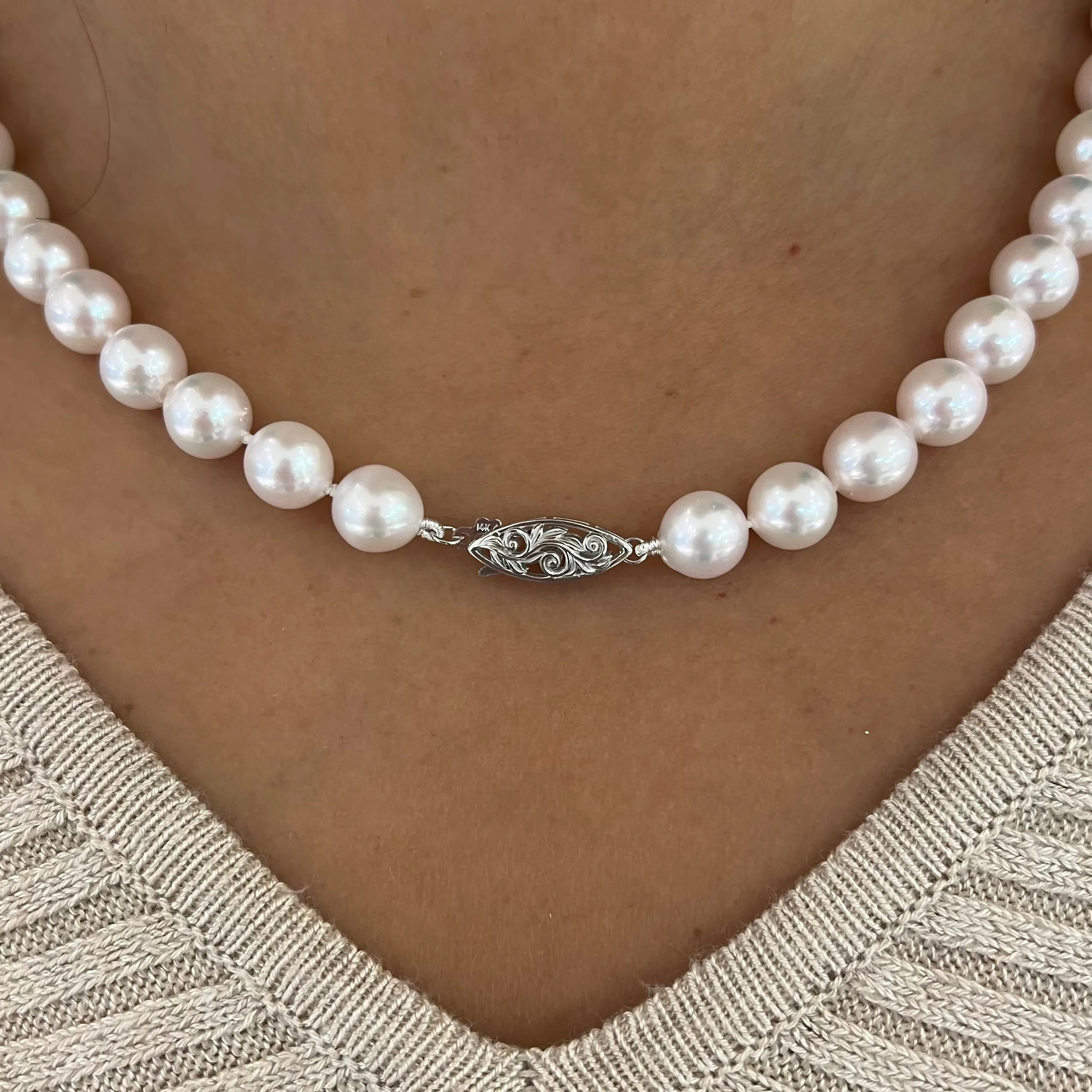 17-19&quot; Akoya White Pearl Strand with White Gold Clasp - 8.5-9.5mm