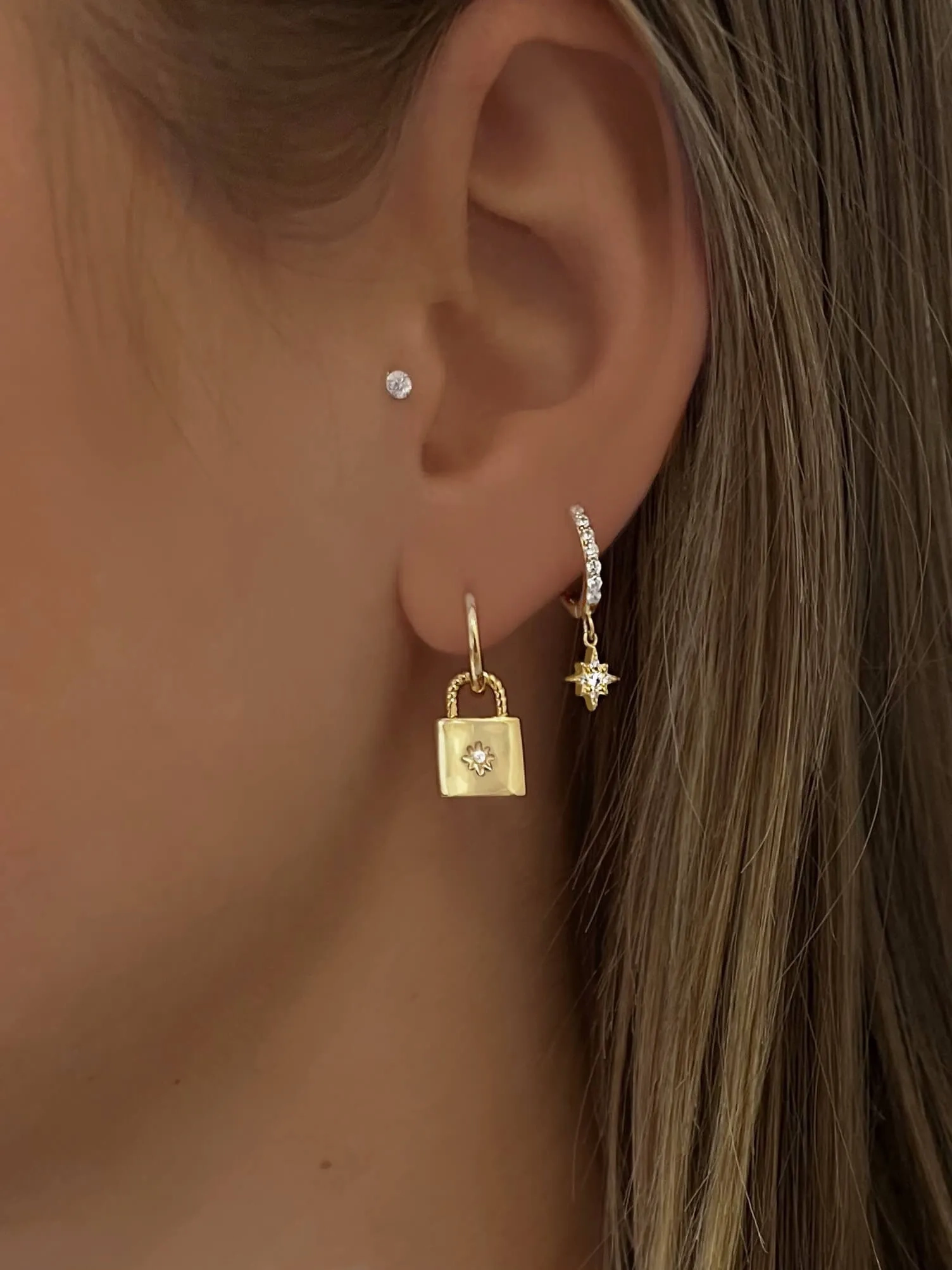 18k yellow gold earrings assembled with zirconium oxide