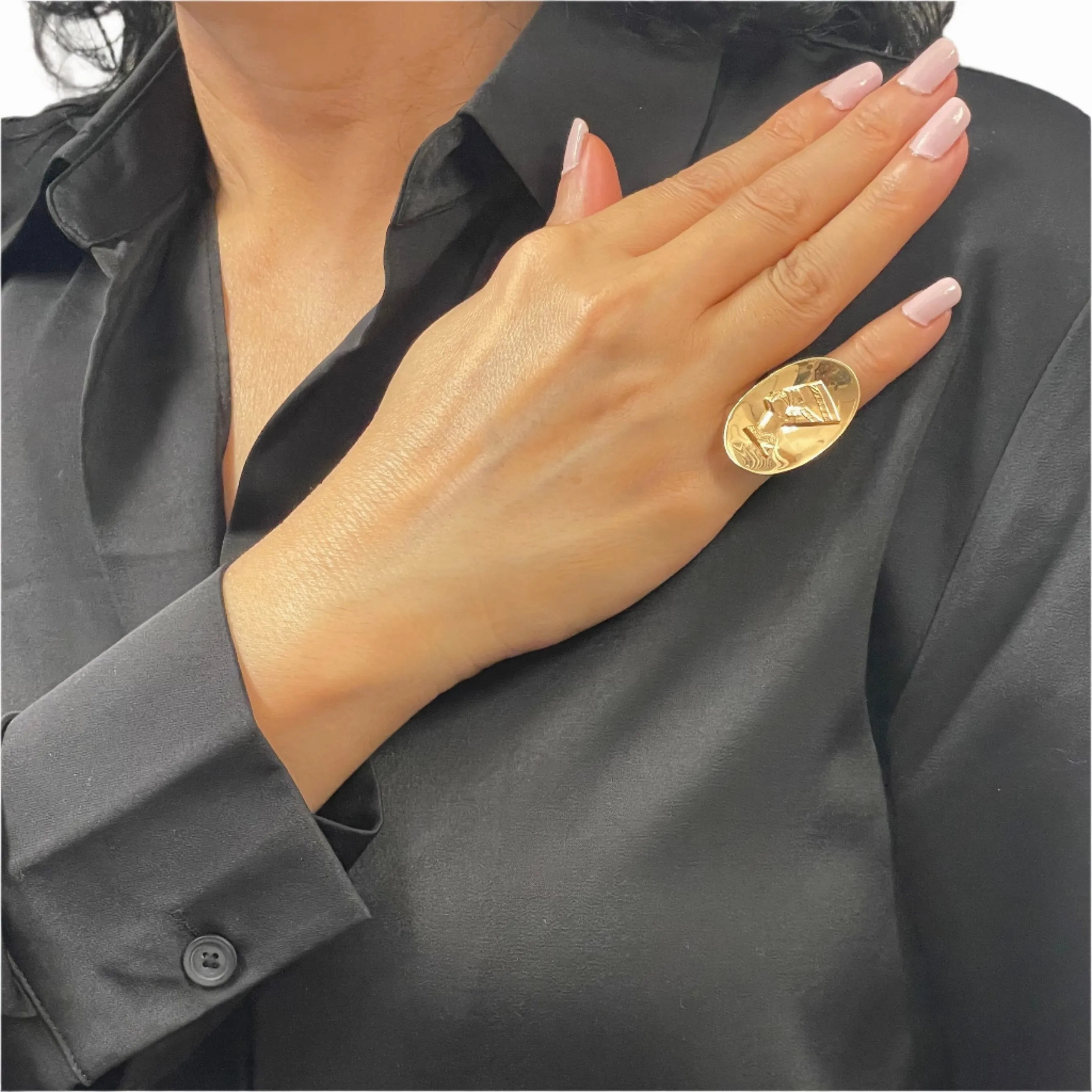 18k yellow gold Oval ring Nefertiti bust