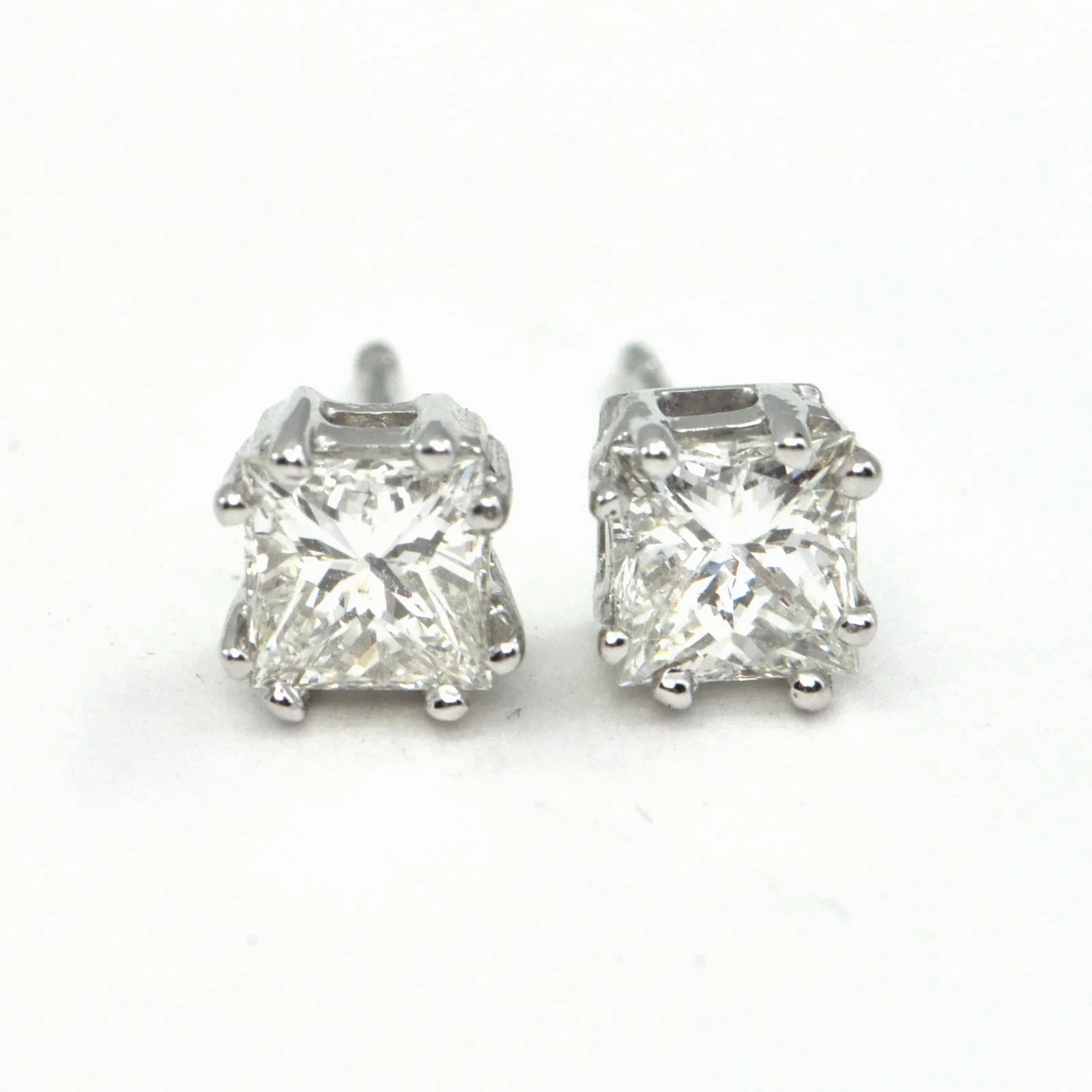 1.42 ct Diamond stud Princess Cut earrings - GIA certified