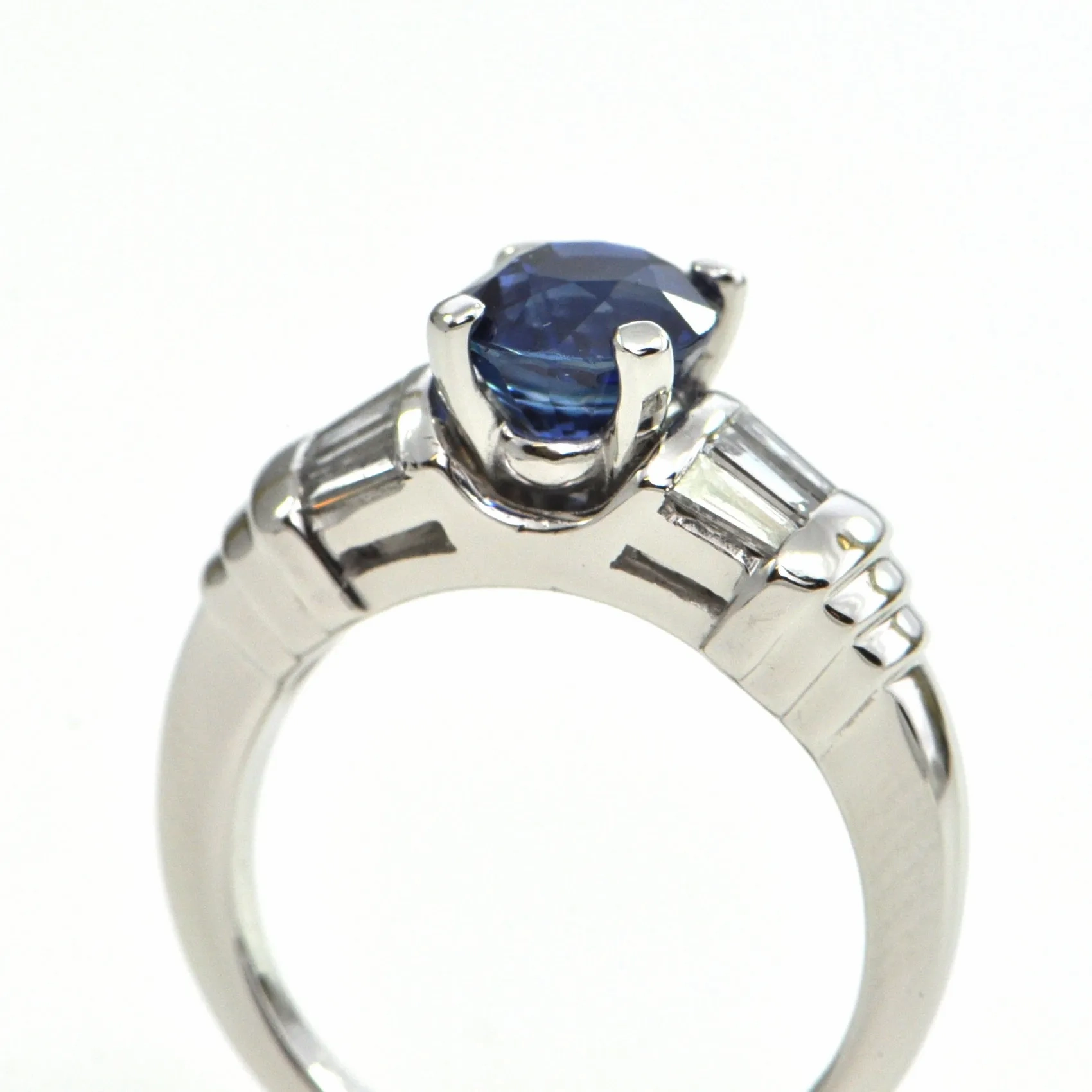 2.1 CT Sapphire and Diamond Platinum ring Modern