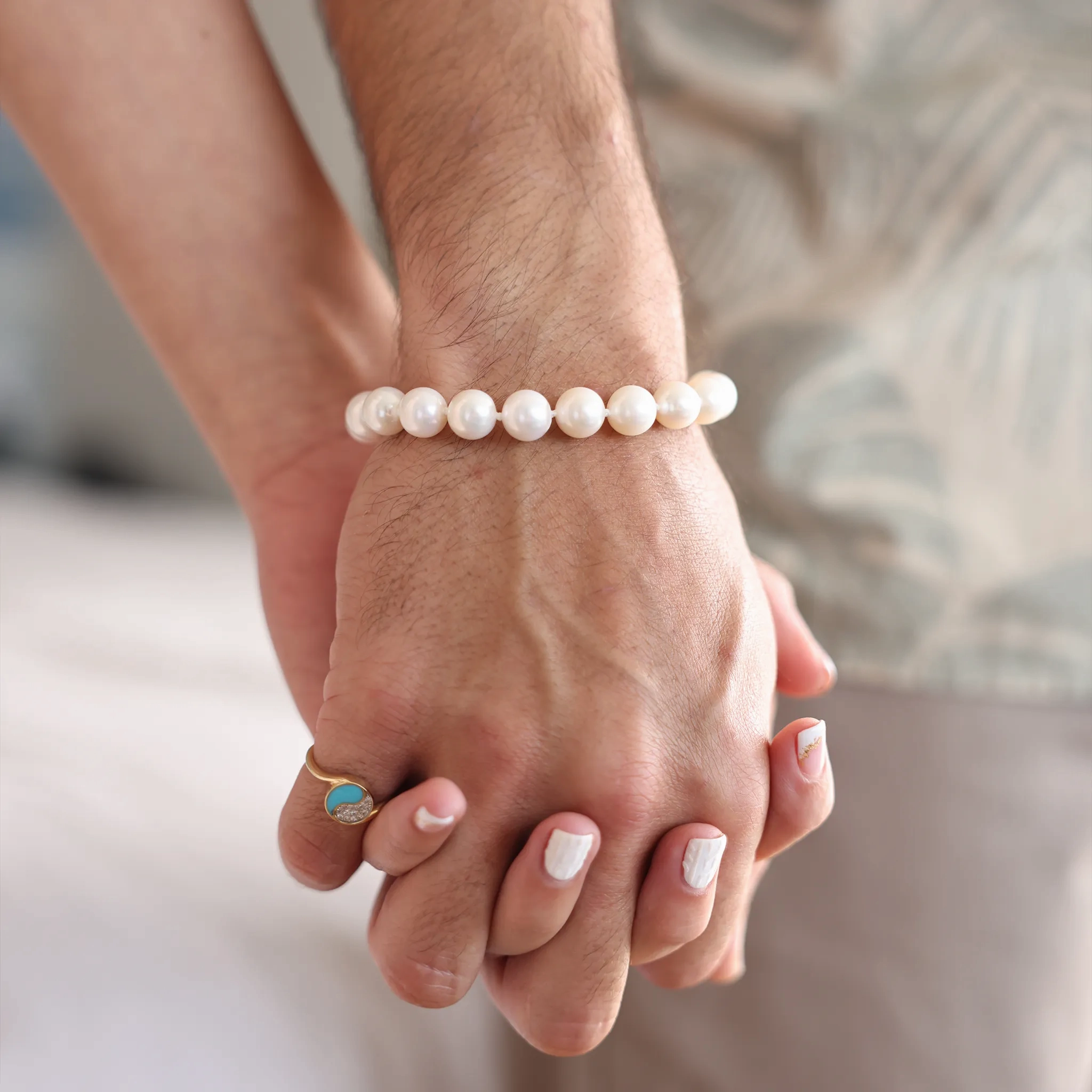 7.5-9&quot; Adjustable White Freshwater Pearl Bracelet in Gold - 9-10mm