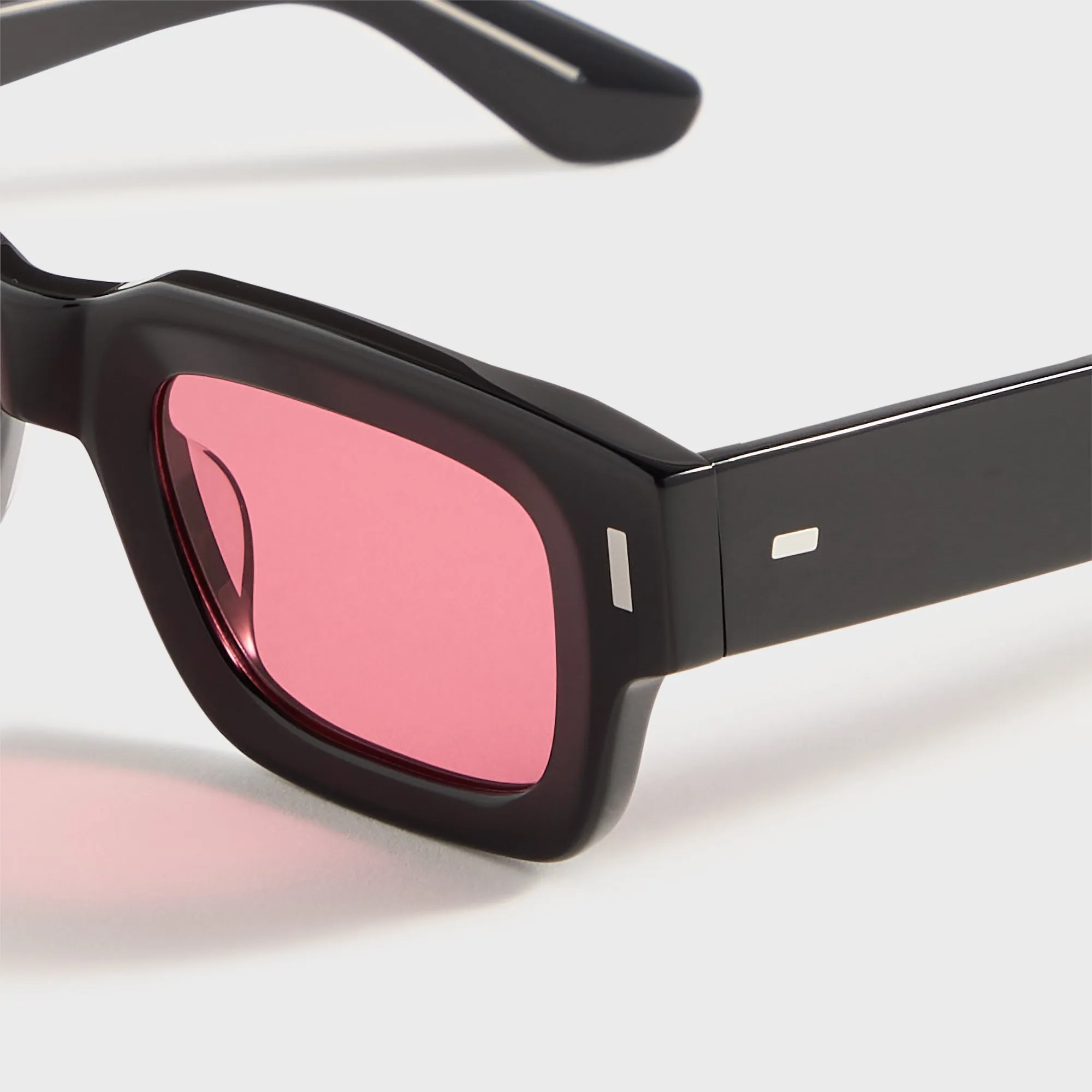 AKILA Ares goodr Sonnenbrille - Schwarz / Rosa AKILA goodr Sonnenbrille