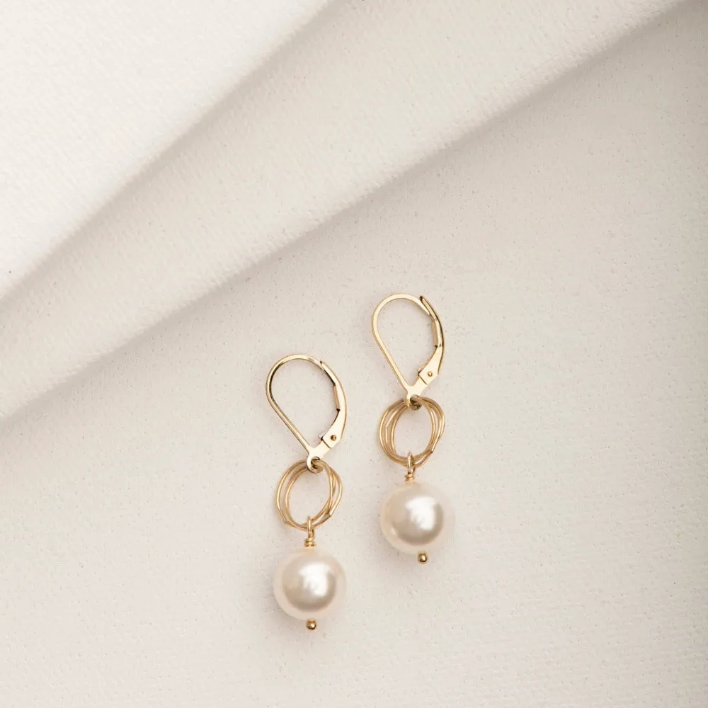 Ashley Earring in Pearl