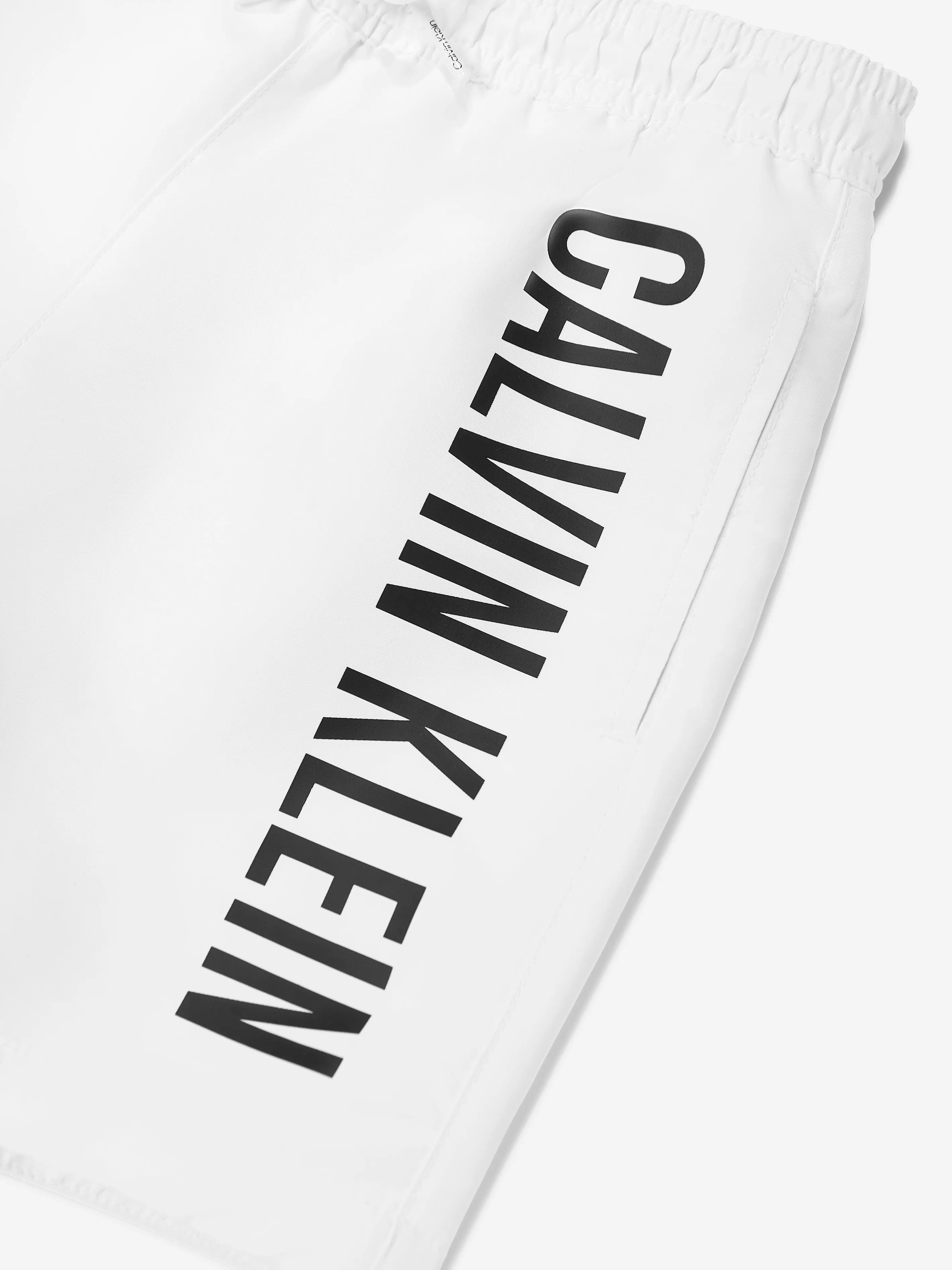 Jungen Logo Badeshorts in Weiß