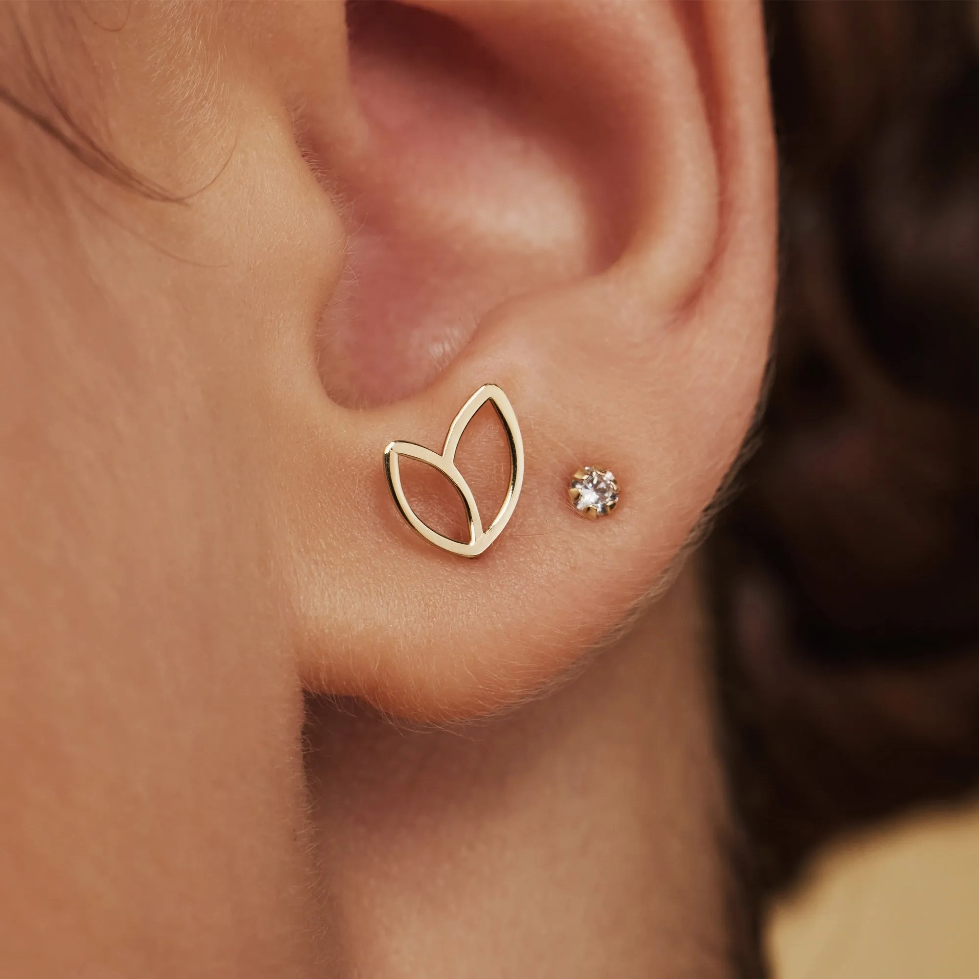 Cadeau d'Isabel 14 karat gold bracelet and ear studs set with pearls