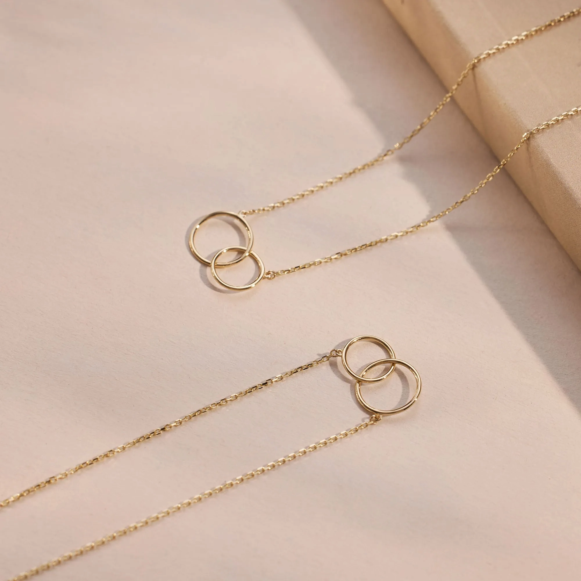 Cadeau d'Isabel 14 karat gold necklace &amp; bracelet gift set with rings