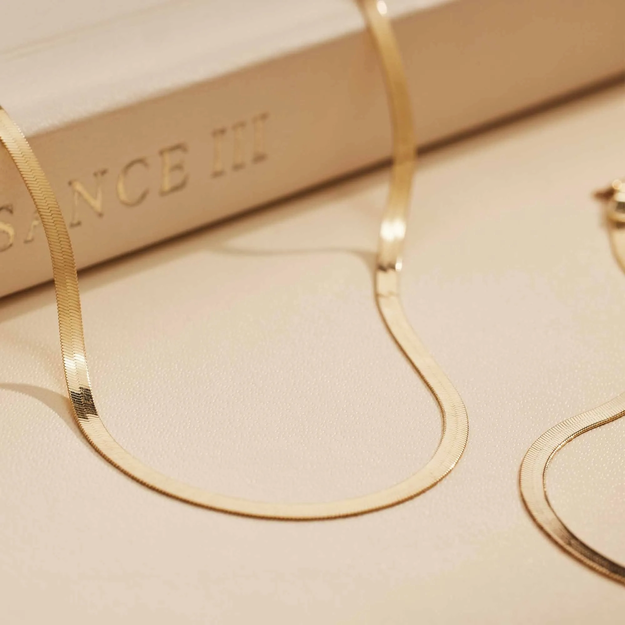 Cadeau d'Isabel 14 karat gold necklace and bracelet gift set