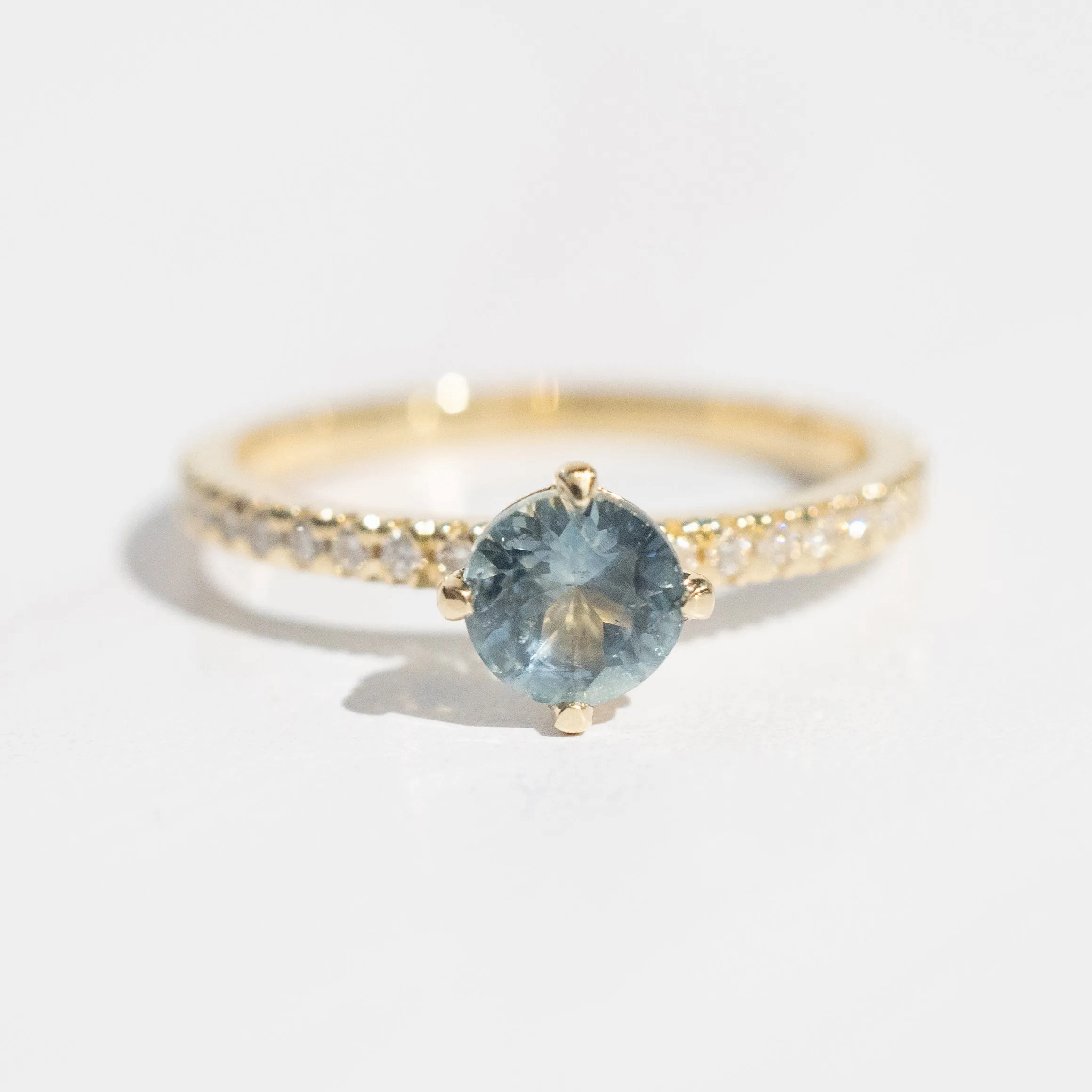 Cardinal Pav Solitaire Ring | Montana Sapphire    Lab Diamonds in 14k Yellow Gold