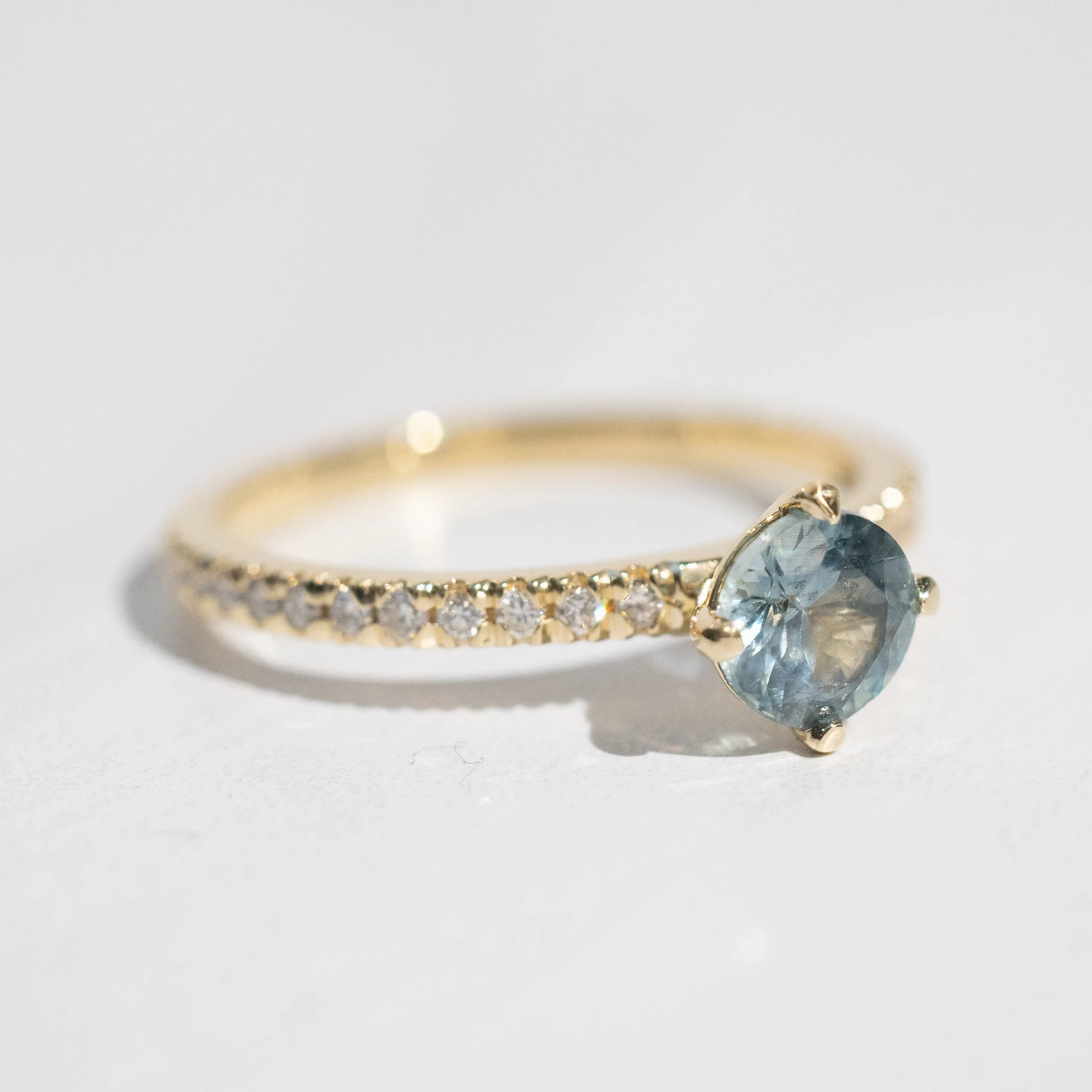 Cardinal Pav Solitaire Ring | Montana Sapphire    Lab Diamonds in 14k Yellow Gold