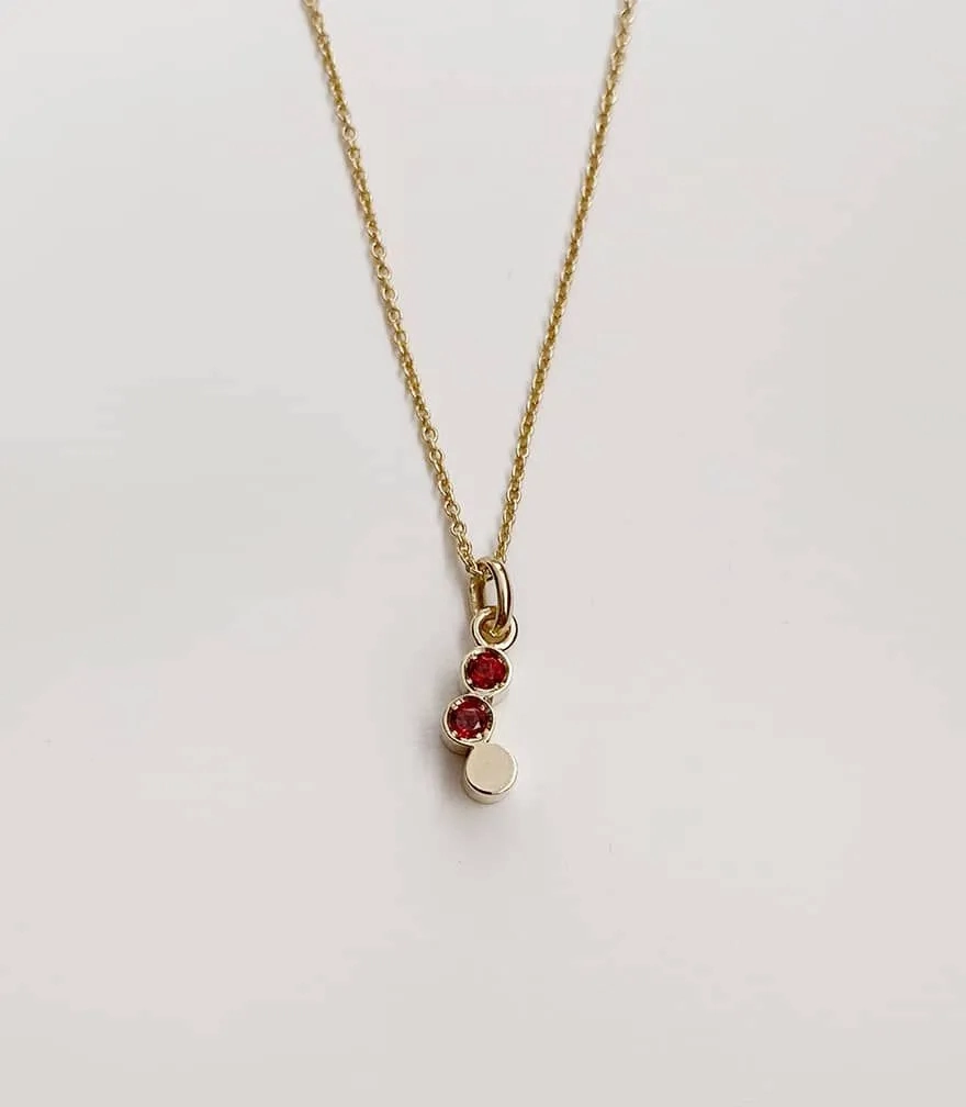 Coralie Grzes | Sofia Amulet of January 18K Gold Necklace w. Garnets