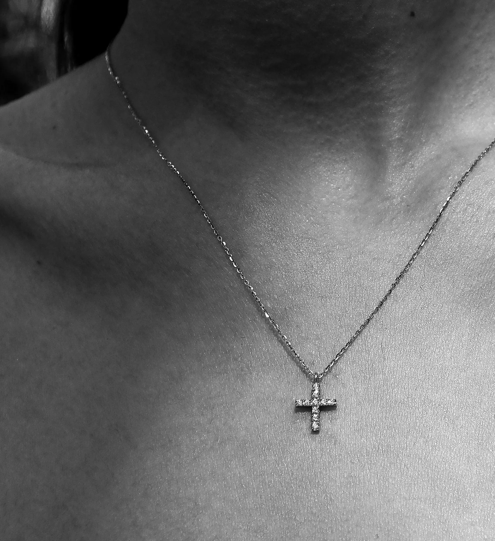 Diamond Cross Necklace 0.10 in 14K Yellow Gold
