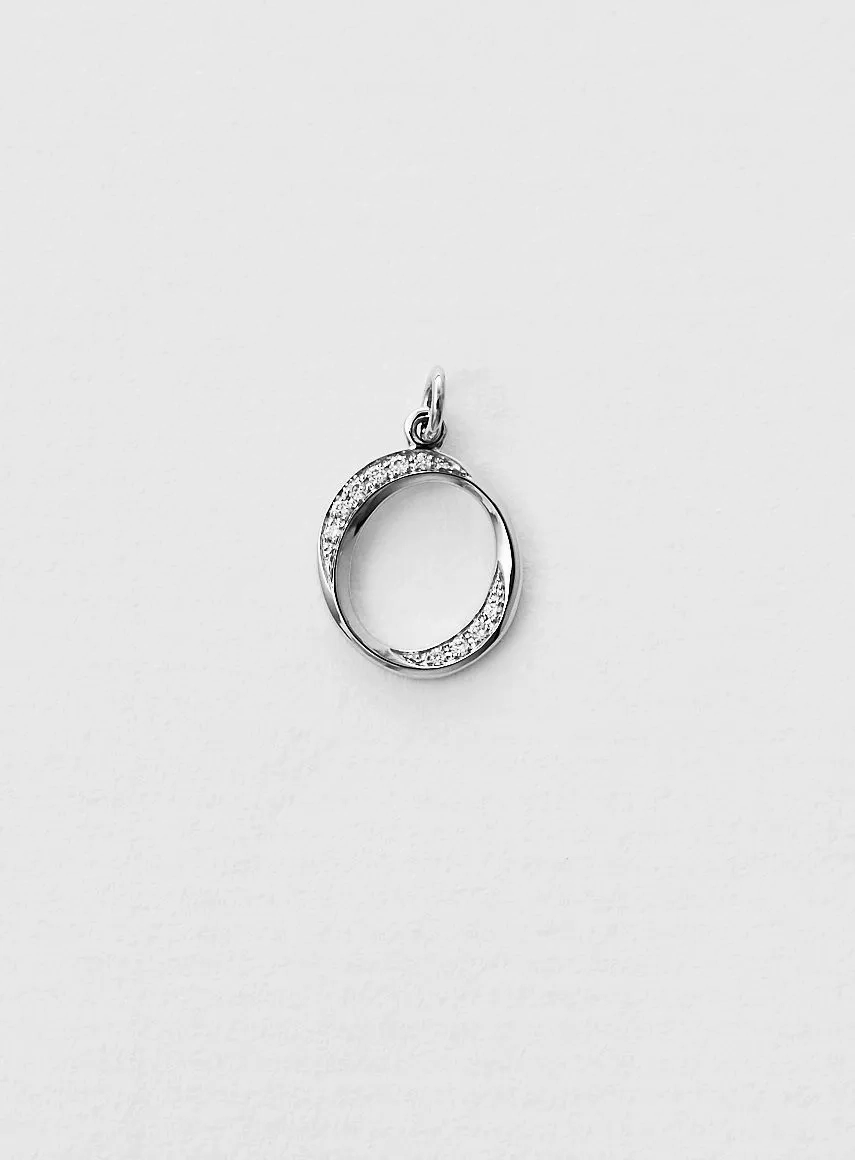 Diamond Letter O 18K Whitegold Necklace or Pendant w. Diamond