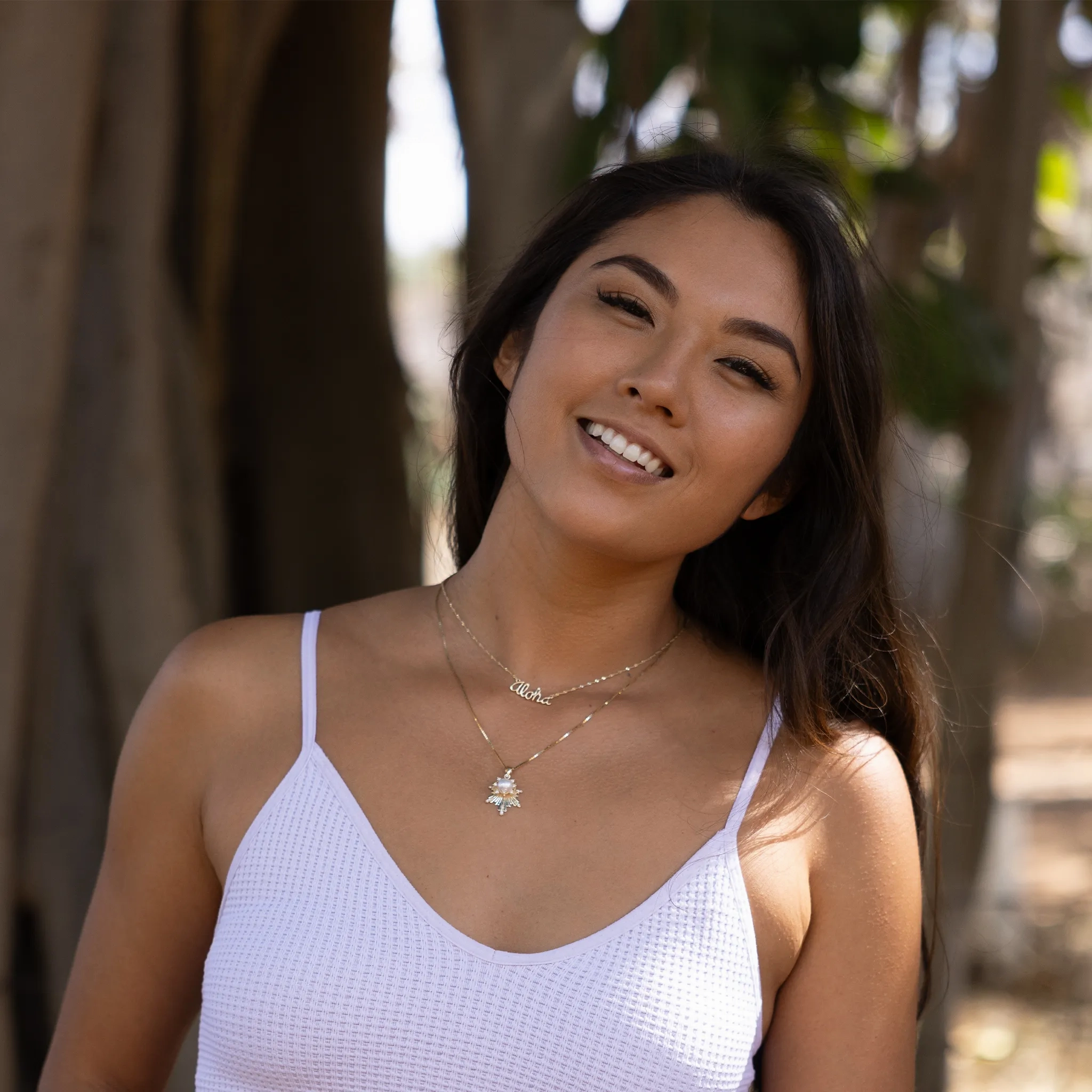E Ho???la Akoya White Pearl Pendant in Gold with Diamonds - 22mm