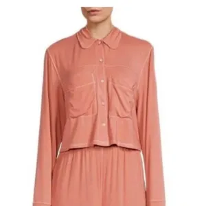 Essentials Pyjama-Oberteil in Lipgloss