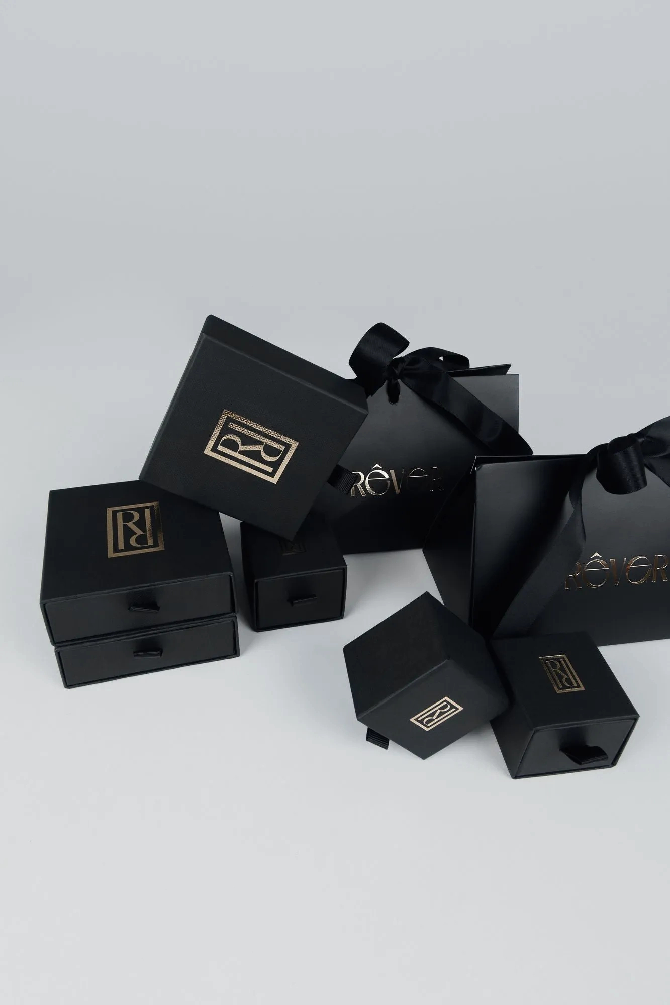 Fived 18K Gold Necklace w. Lab-Grown Diamonds