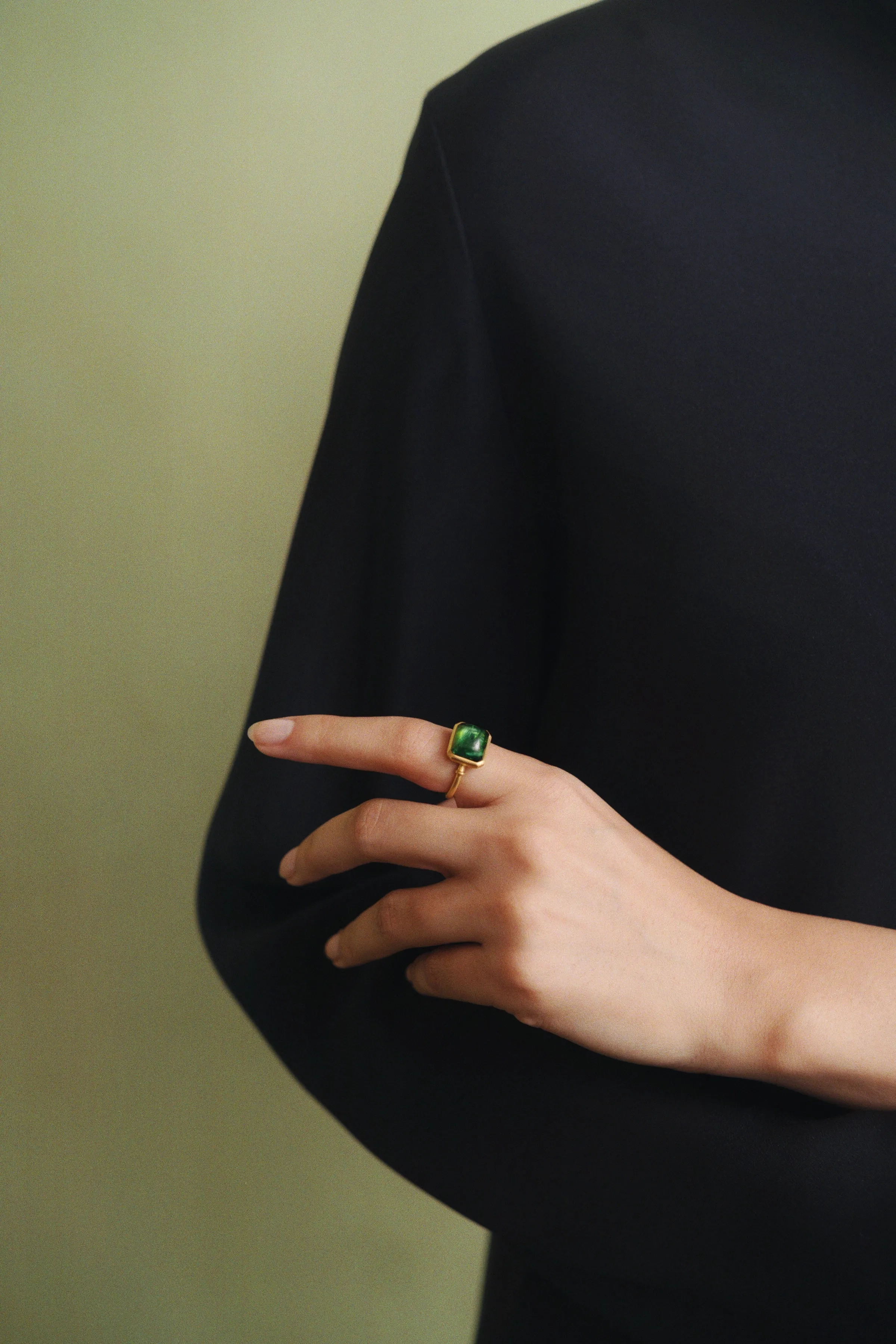 Green Tourmaline Capsa Ring