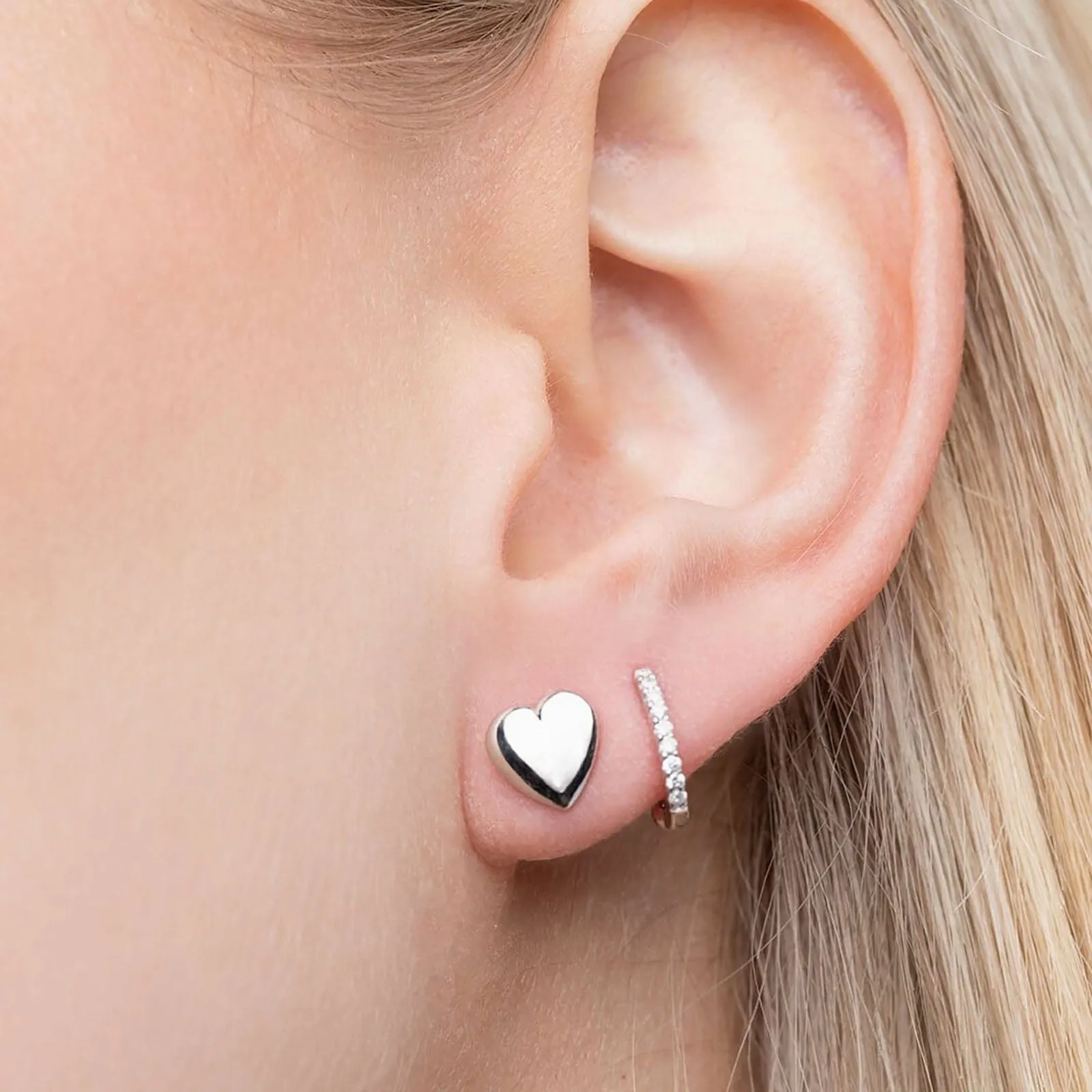 Heart Stud Earrings in White Gold