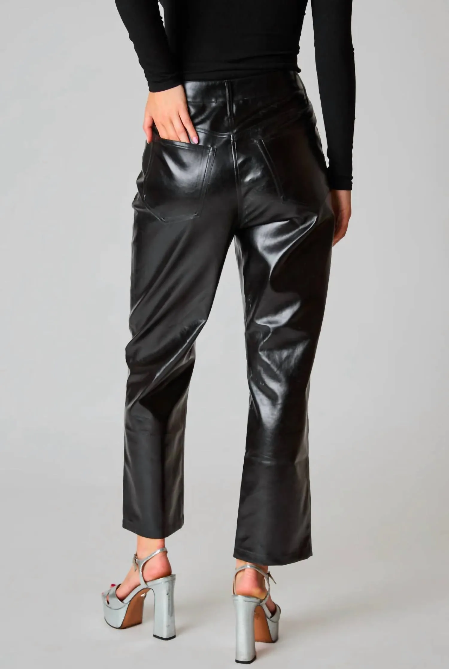 Hochgeschnittene Hose in Schwarz