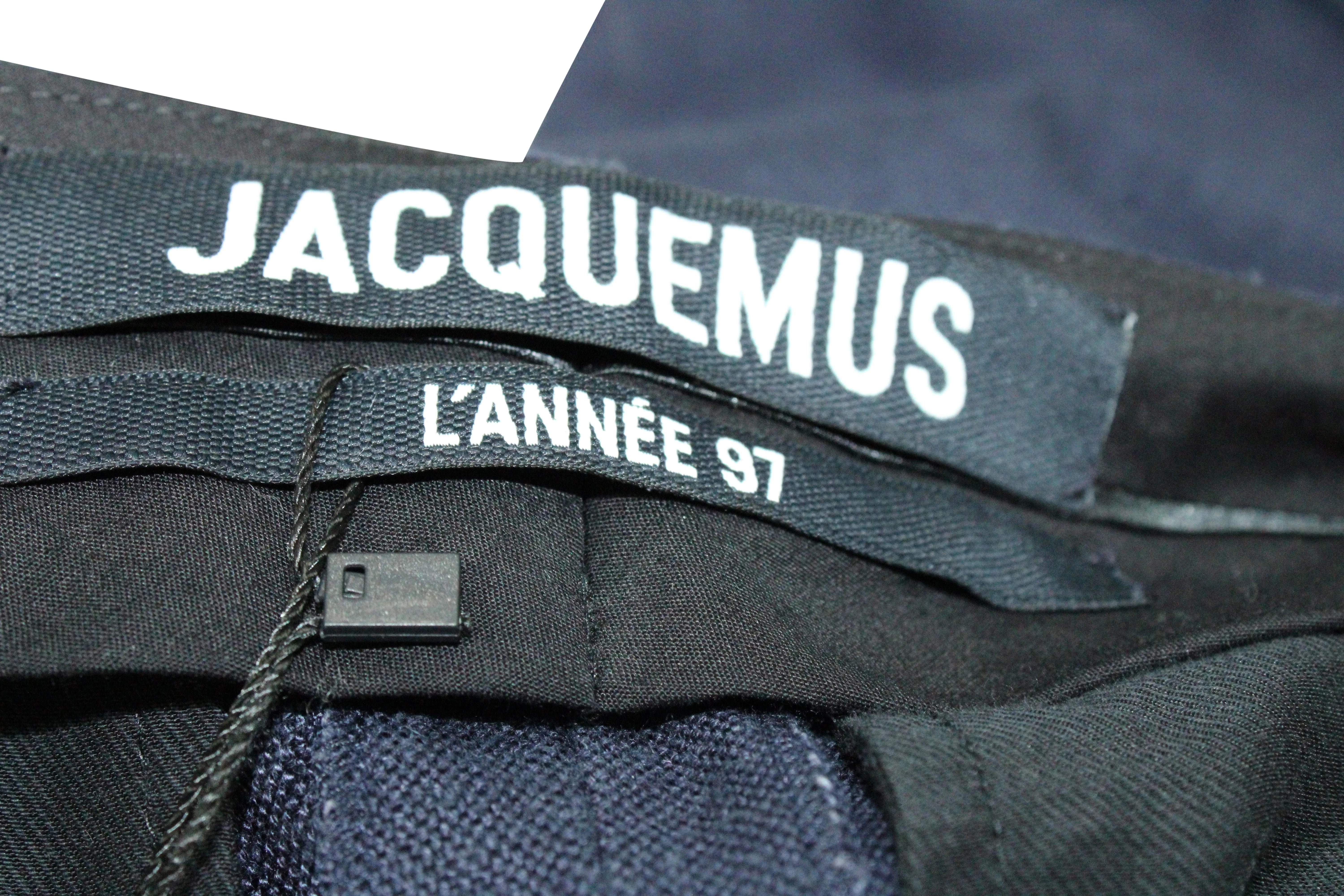 Jacquemus High-Waist Straight-Leg Hose in Marineblauem Leinen