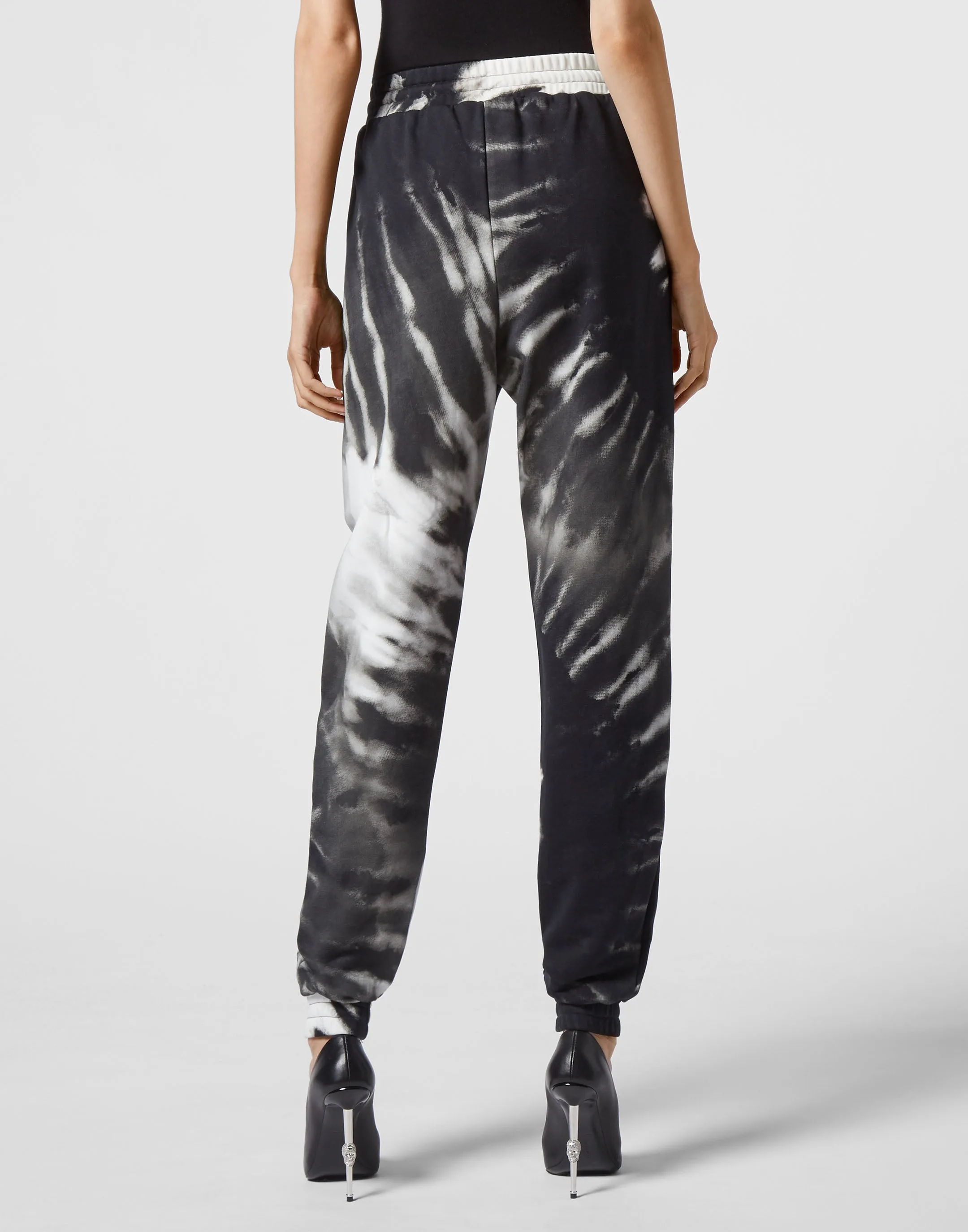Jogginghose Tie Dye mit Kristallkette