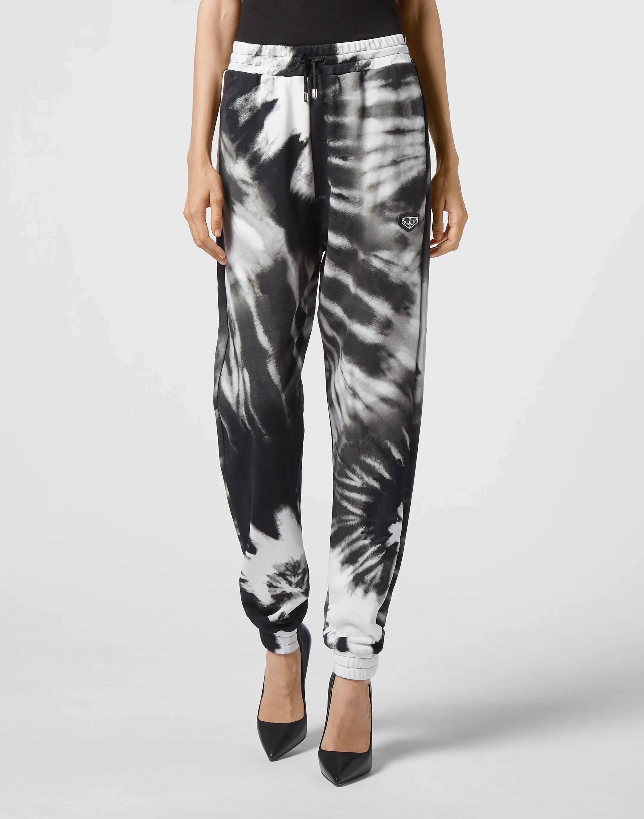 Jogginghose Tie Dye mit Kristallkette
