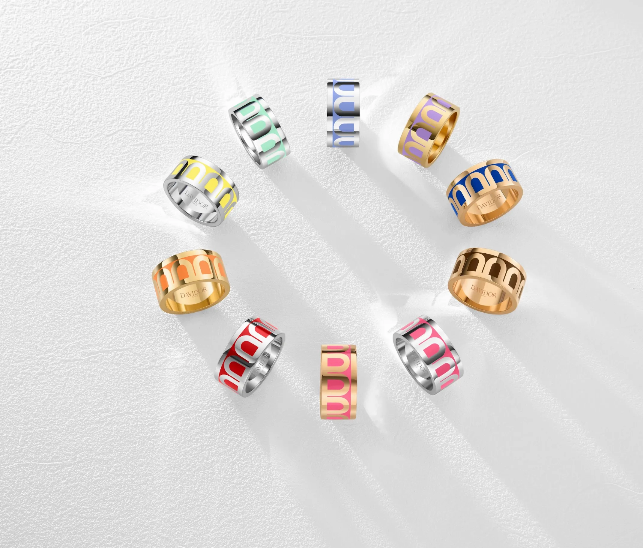 L'Arc de DAVIDOR Ring GM, 18k Yellow Gold with Caviar Lacquered Ceramic