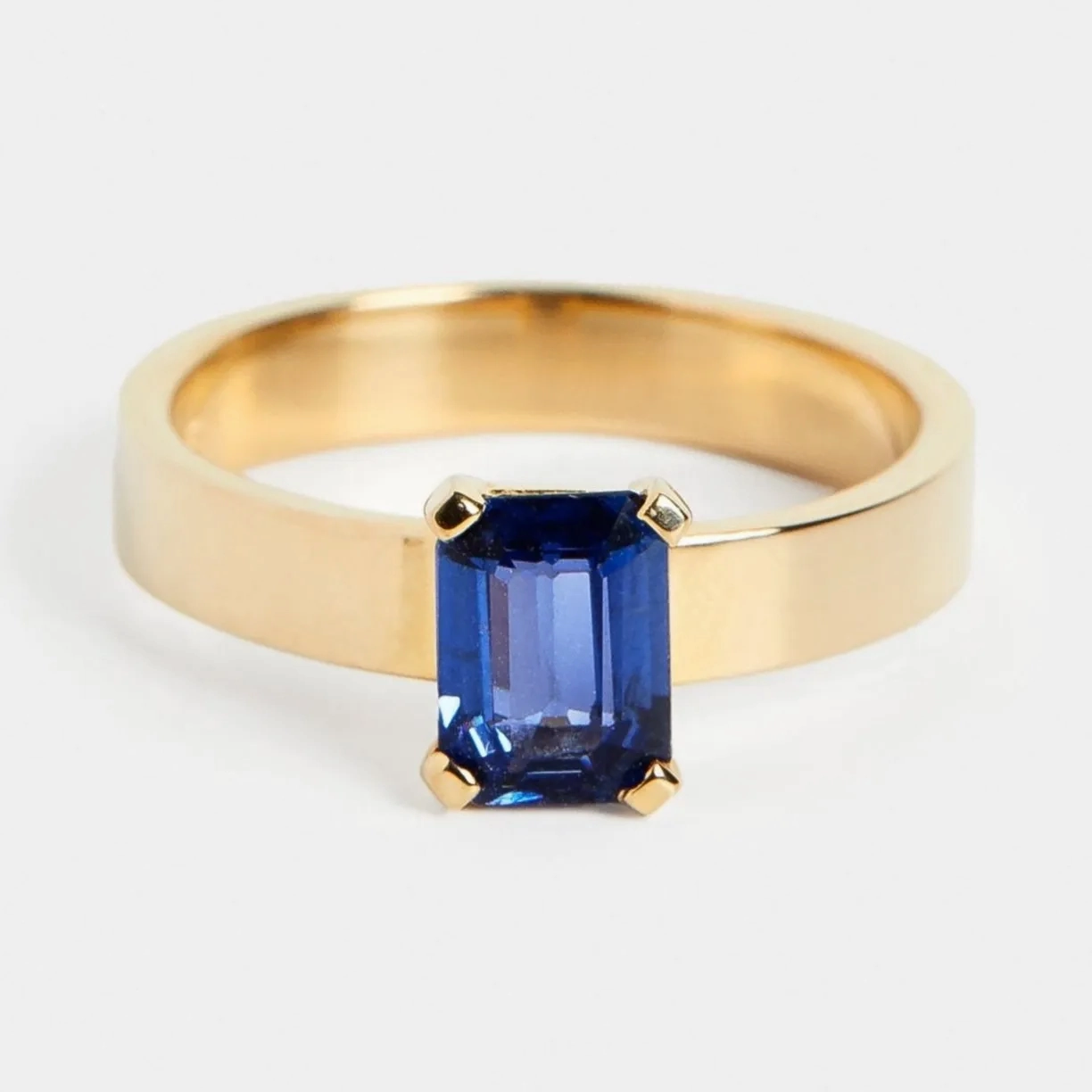 Liepa Ring with 1.16ct Sapphire in Gold