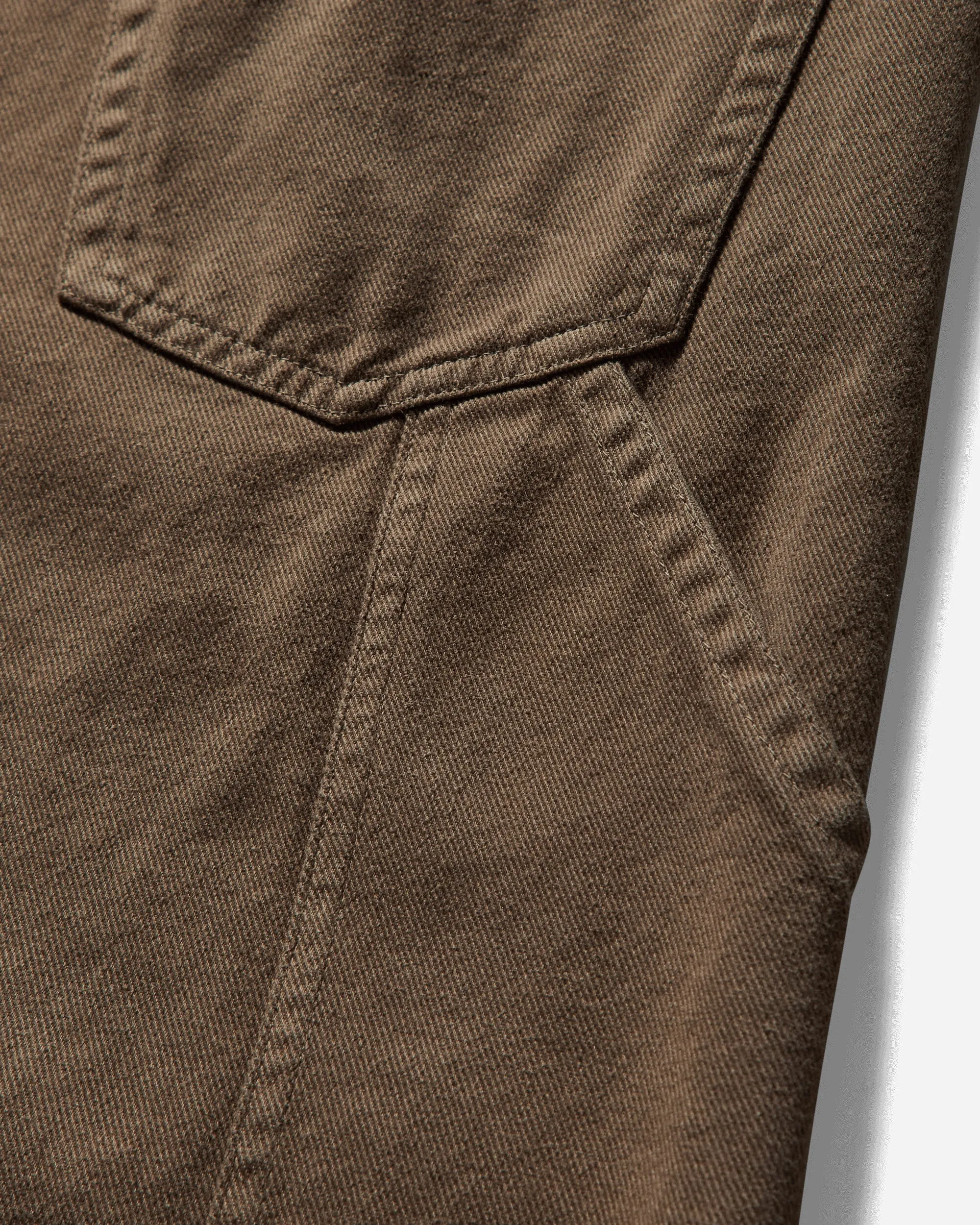 Herrenhose in Taupe mit Garment-Dyed-Optik