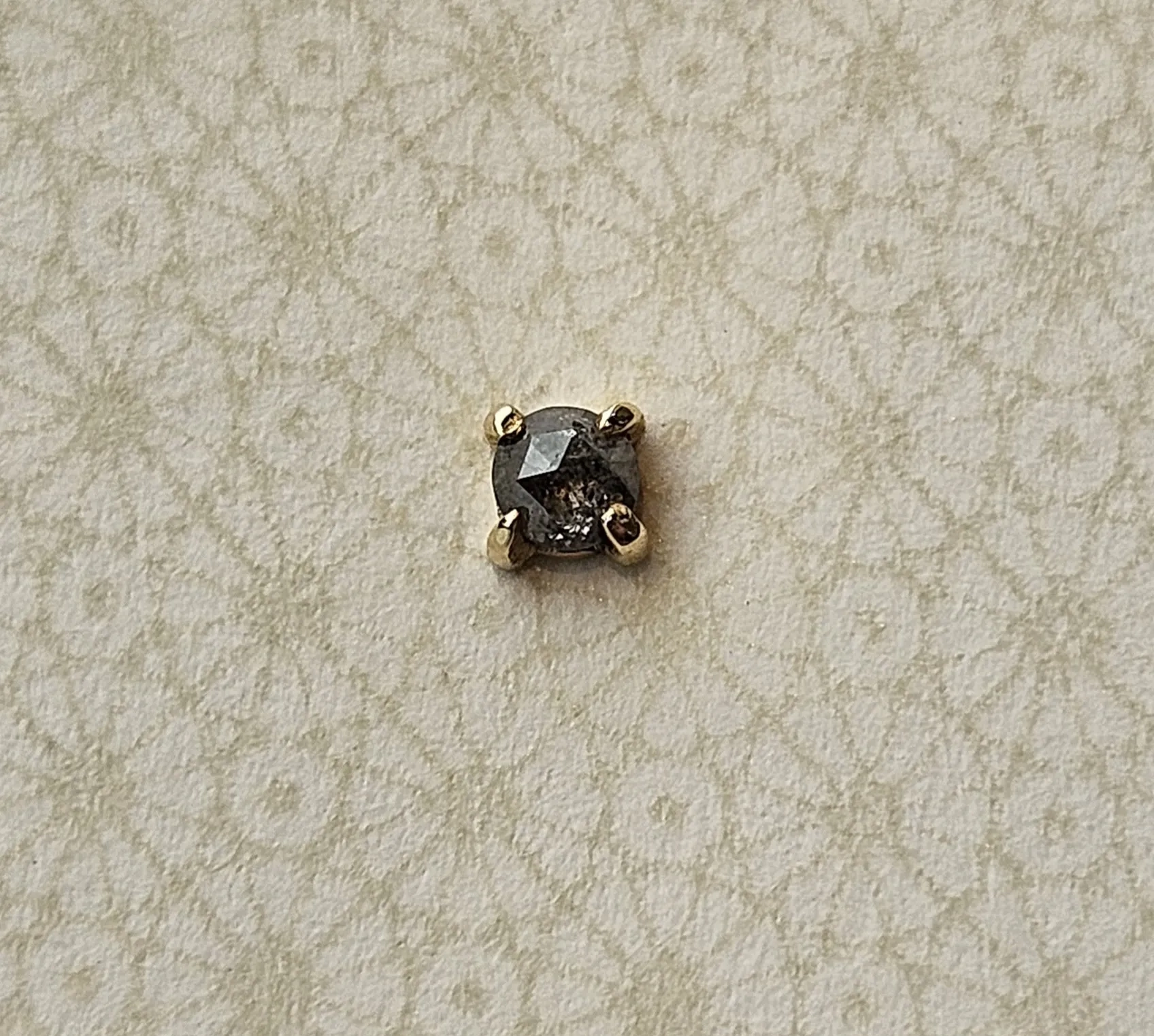 Minima 10ky Single Diamond Stud