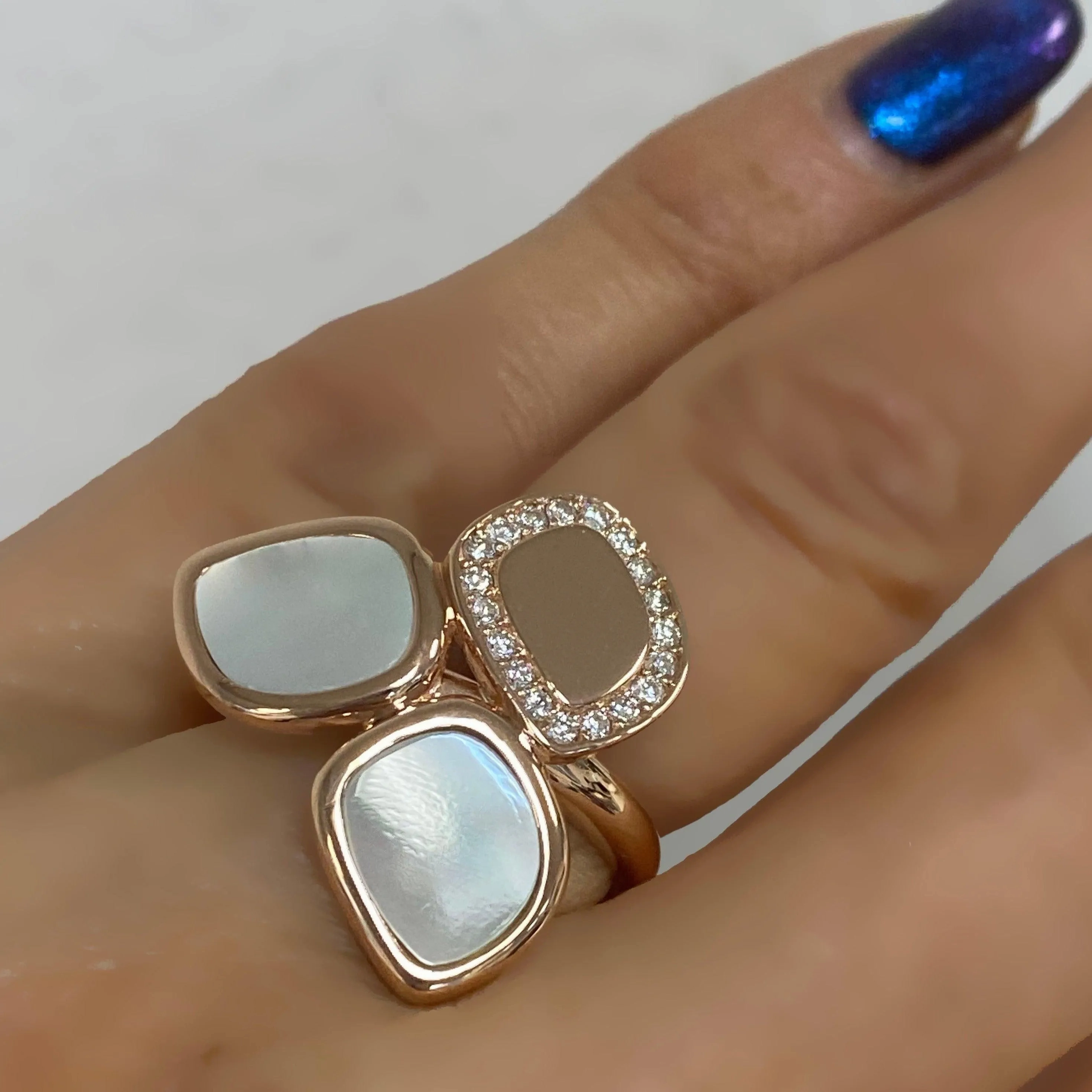 Mother of Pearl and Diamonds Ring Rose Gold