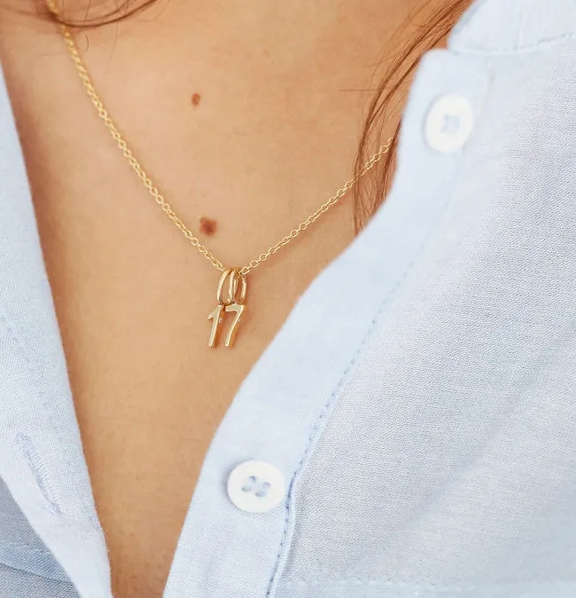 My R 18K Gold Pendant w. Diamond