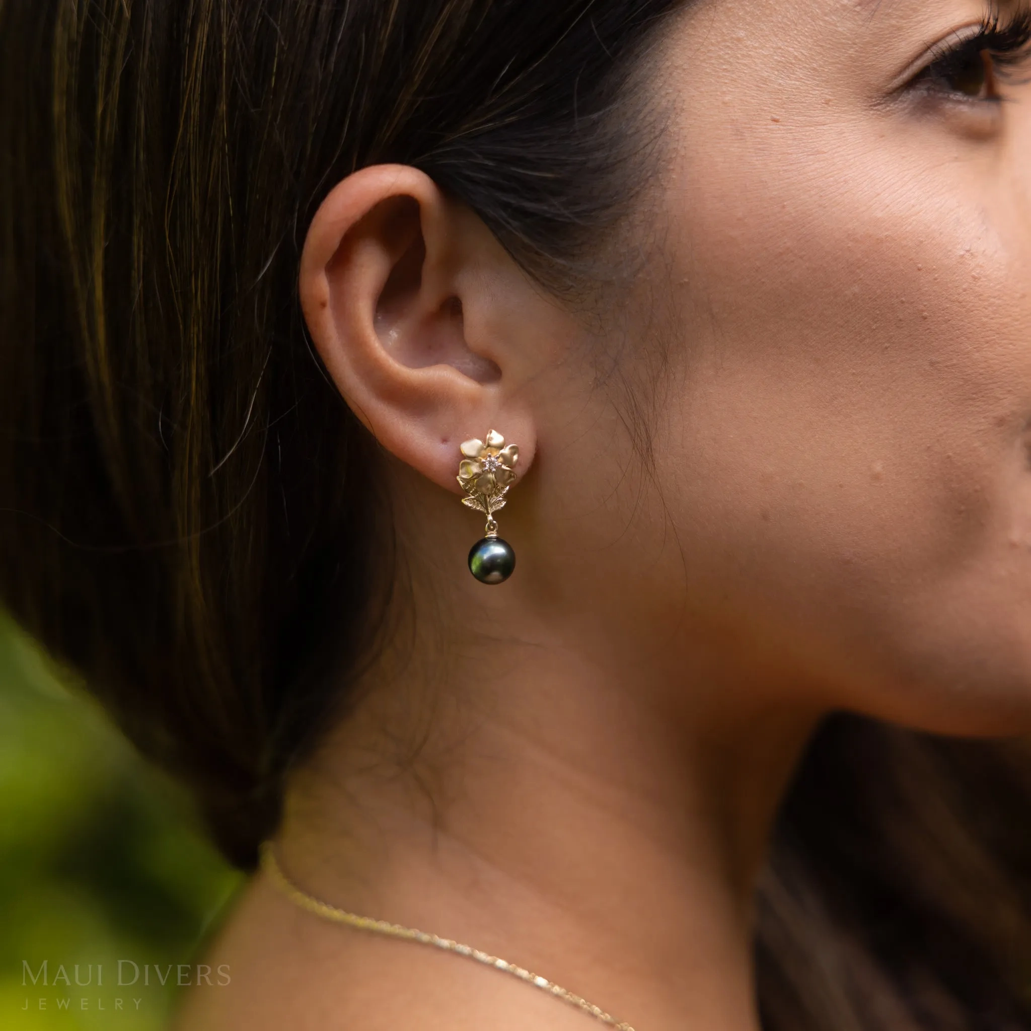 N????? Tahitian Black Pearl Earrings in Gold with Diamonds - 8-9mm