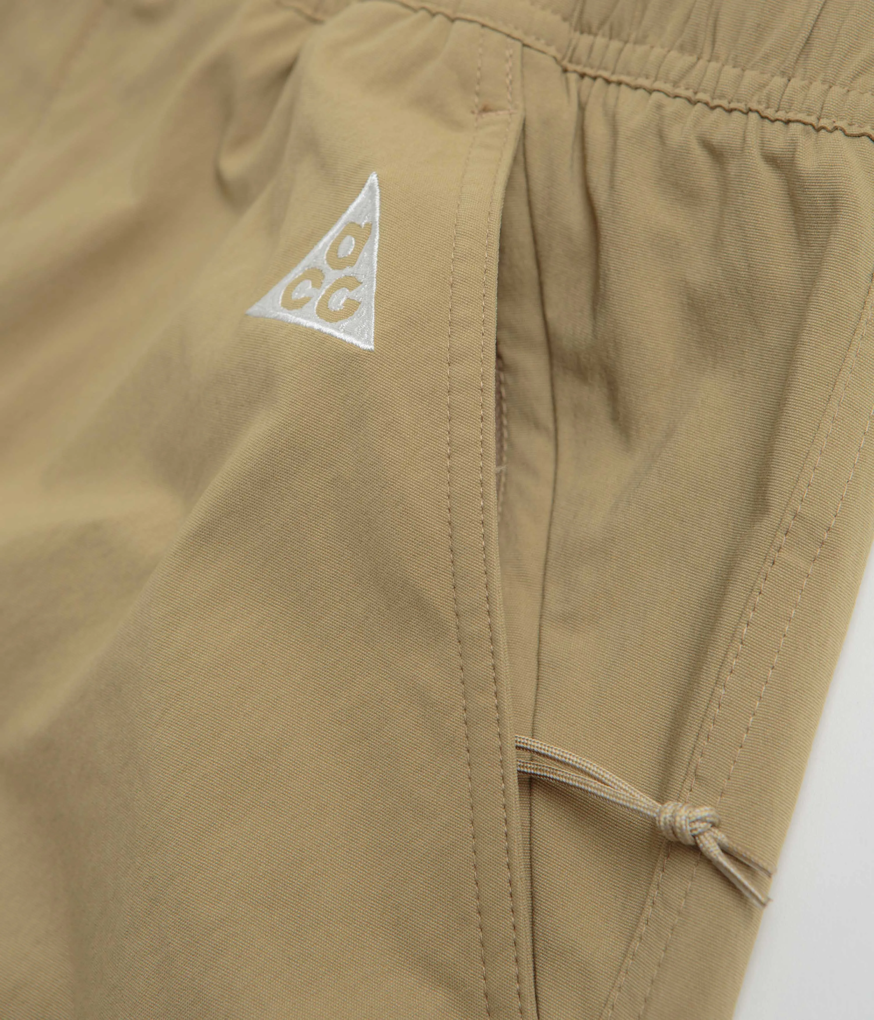 Nike ACG Wander-Shorts - Fallschirmbeige / Summit Weiß Nike ACG Outdoor-Bekleidung