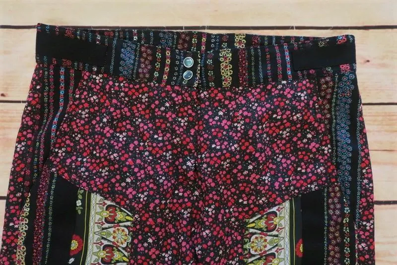 Nr. 21 Hose Schwarz/Mehrfarbig Blumen-Patchwork-Druck Seide Größe 36 Cropped Hosen