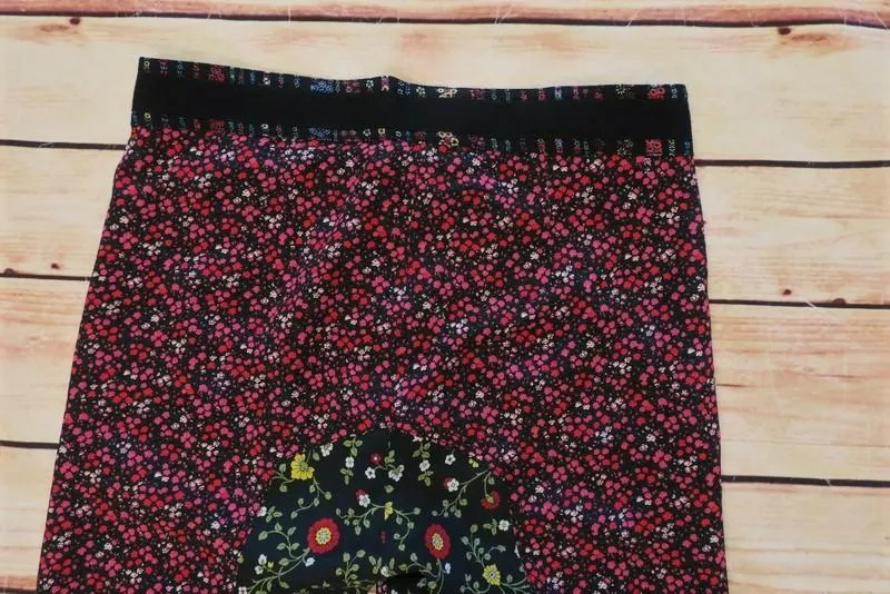 Nr. 21 Hose Schwarz/Mehrfarbig Blumen-Patchwork-Druck Seide Größe 36 Cropped Hosen