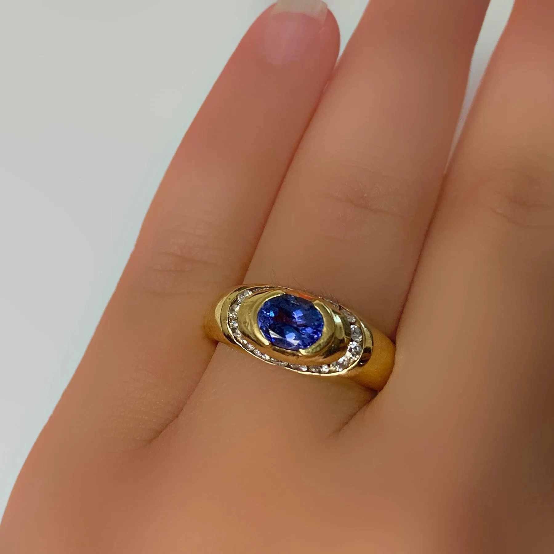 Oval Tanzanite and Diamond Ring 14K Yellow Gold