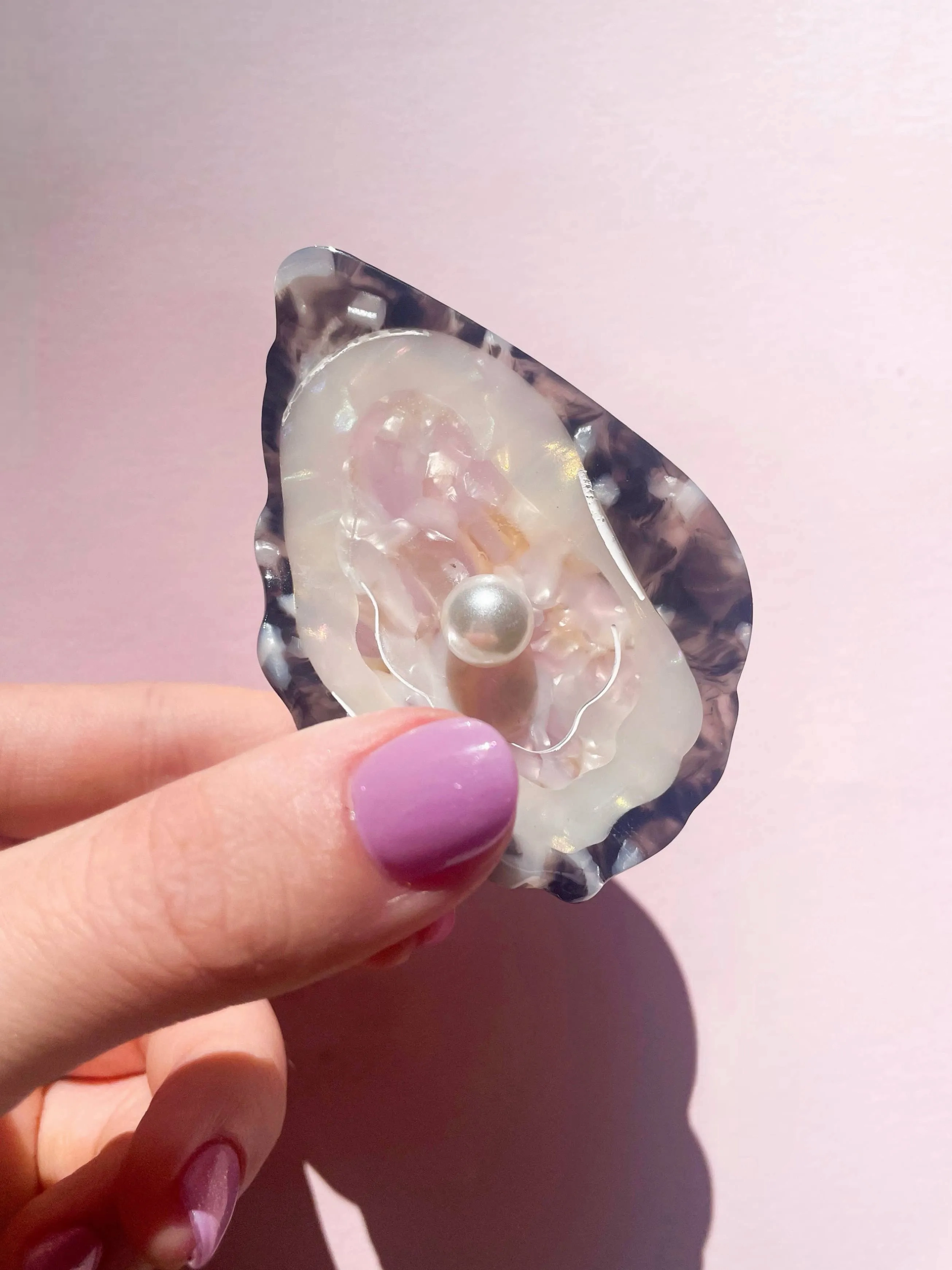 Oyster Claw Clip with Pearl