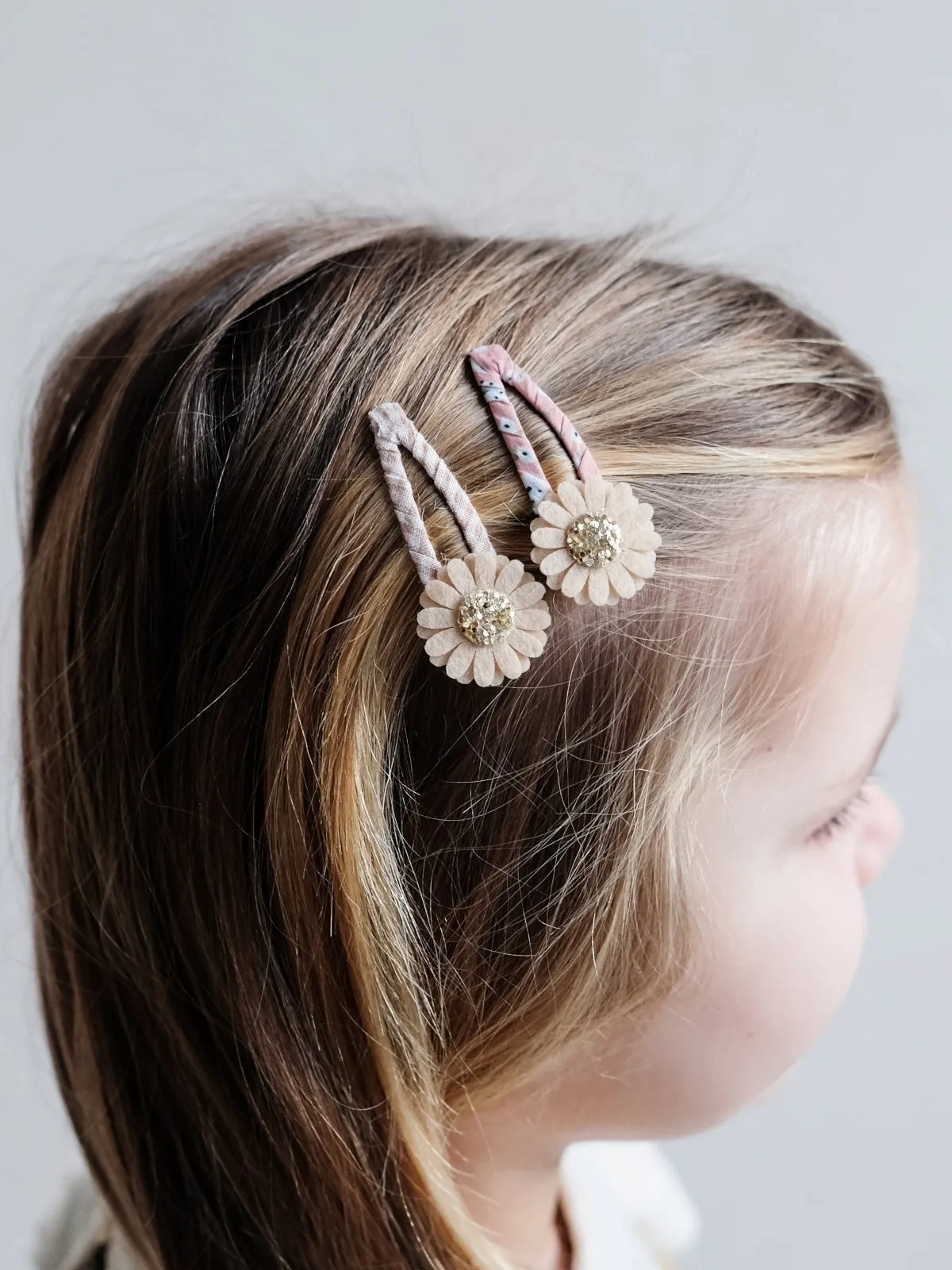 Pink Daisy Clips