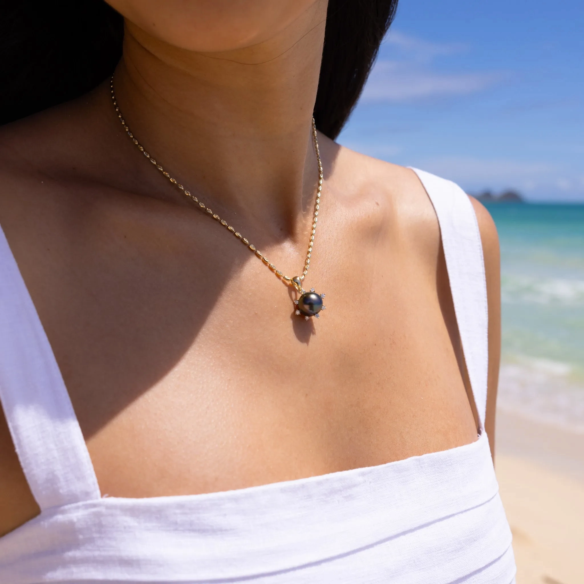 Protea Tahitian Black Pearl Pendant in Gold - 11-12mm