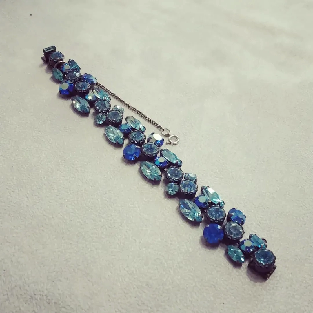 Regency Bracelet in icy blue