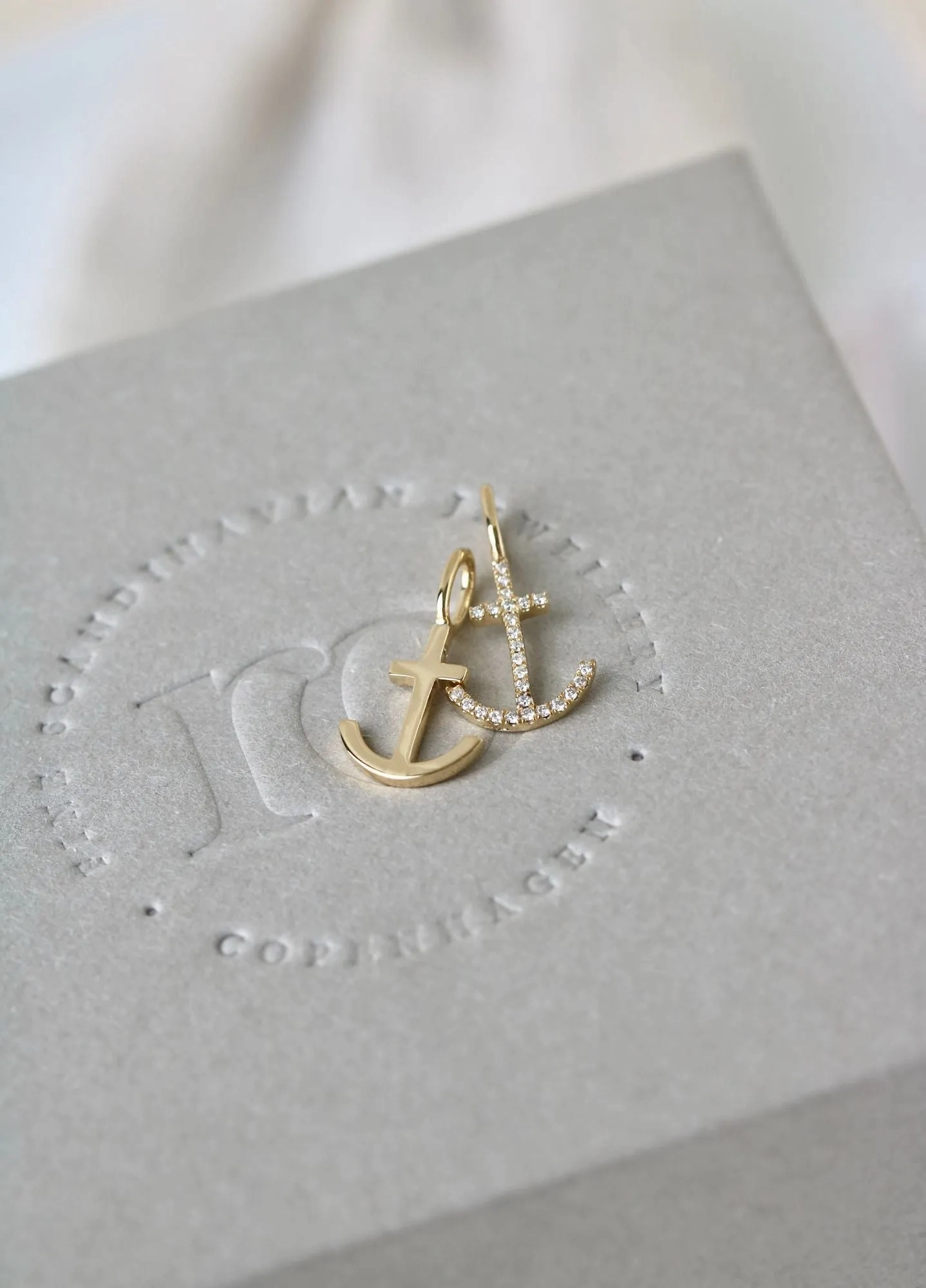 Rock Hope 18K Gold Pendant w. Diamond