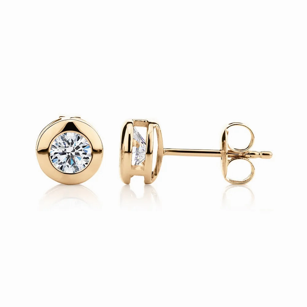 Round Brilliant stud earrings with 1 carat* of diamond simulants in 10 carat yellow gold