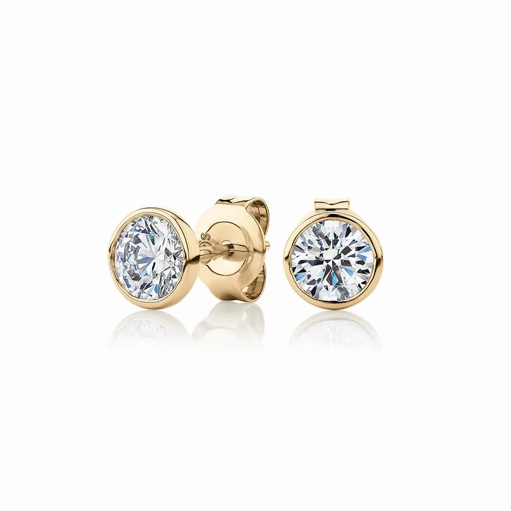 Round Brilliant stud earrings with 1 carat* of diamond simulants in 10 carat yellow gold